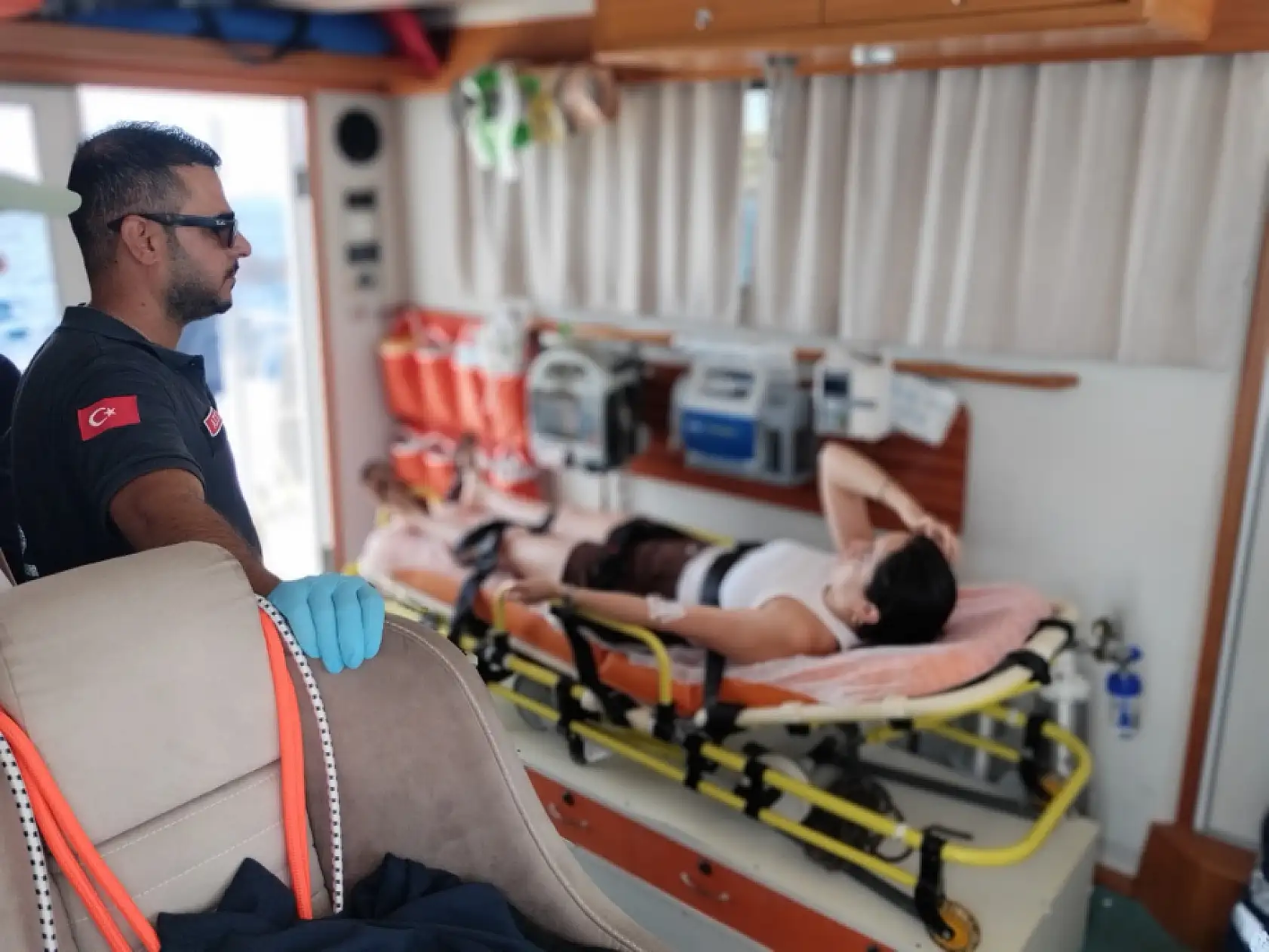 Bodrum açıklarında teknede fenalaşan Meksikalı turiste tıbbi tahliye yapıldı