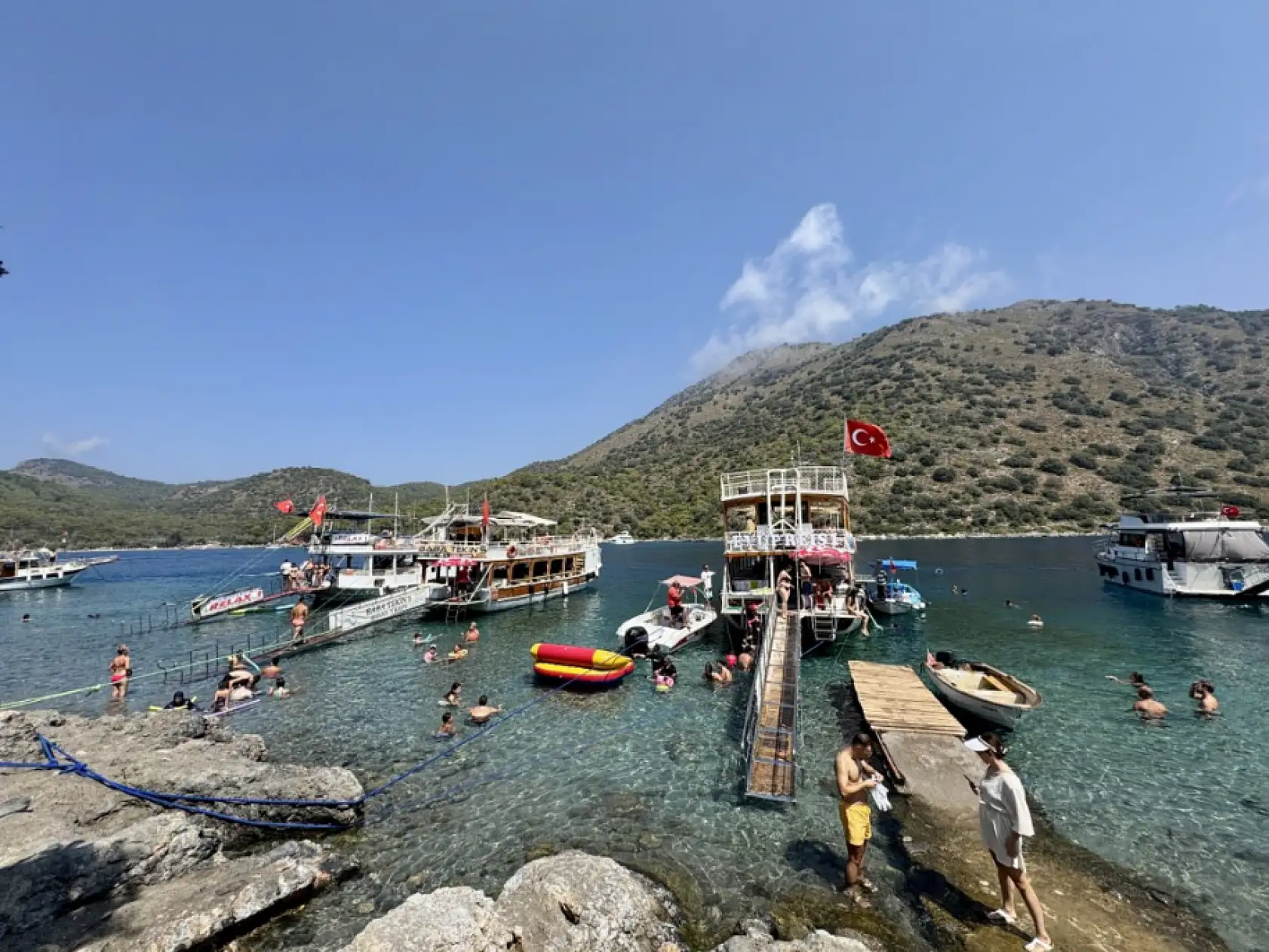 Fethiye'de tarihi Gemiler Adası, mavi tur yapanların uğrak noktası oldu