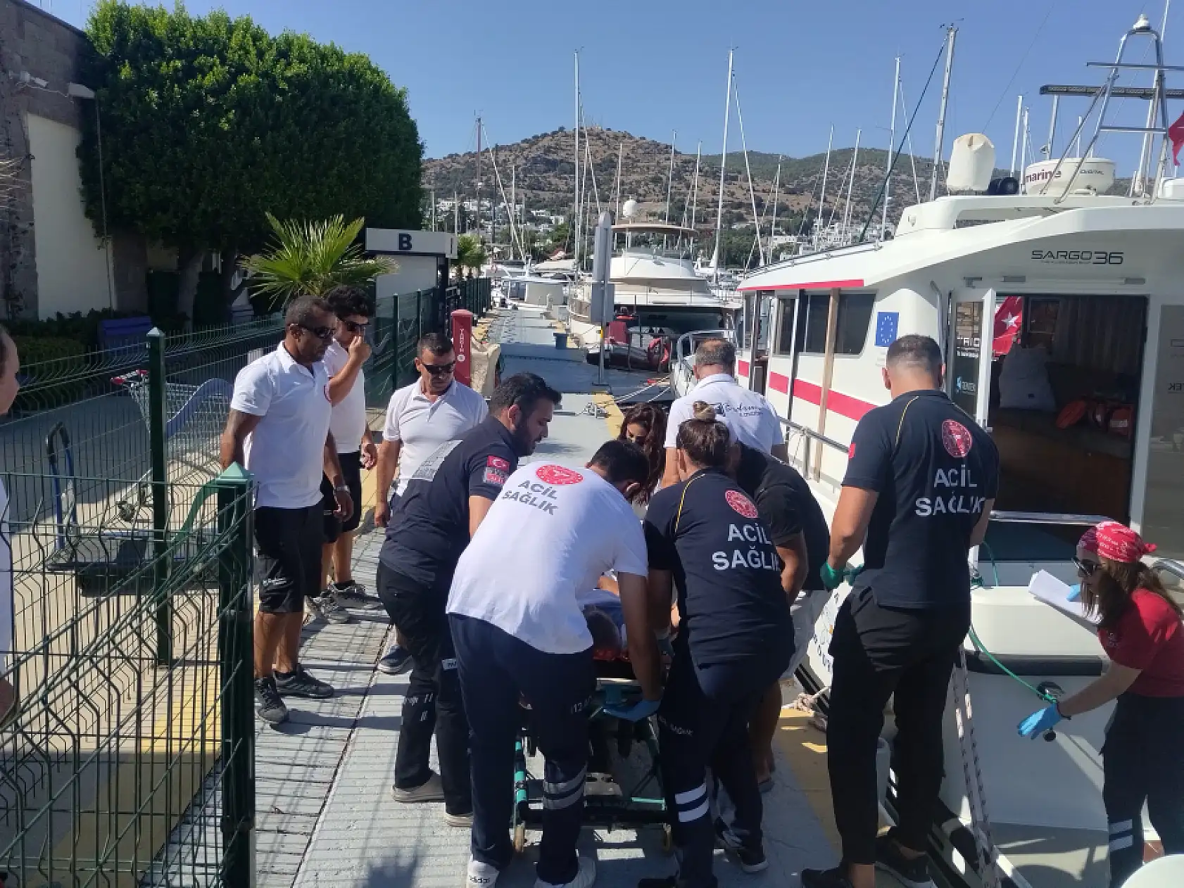 Muğla'da 'vurgun yiyen' dalgıç, hastaneye kaldırıldı