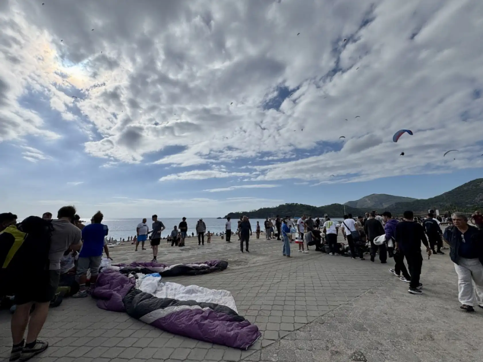 Fethiye'de iki yamaç paraşütünün çarpışması sonucu 3 kişi yaralandı