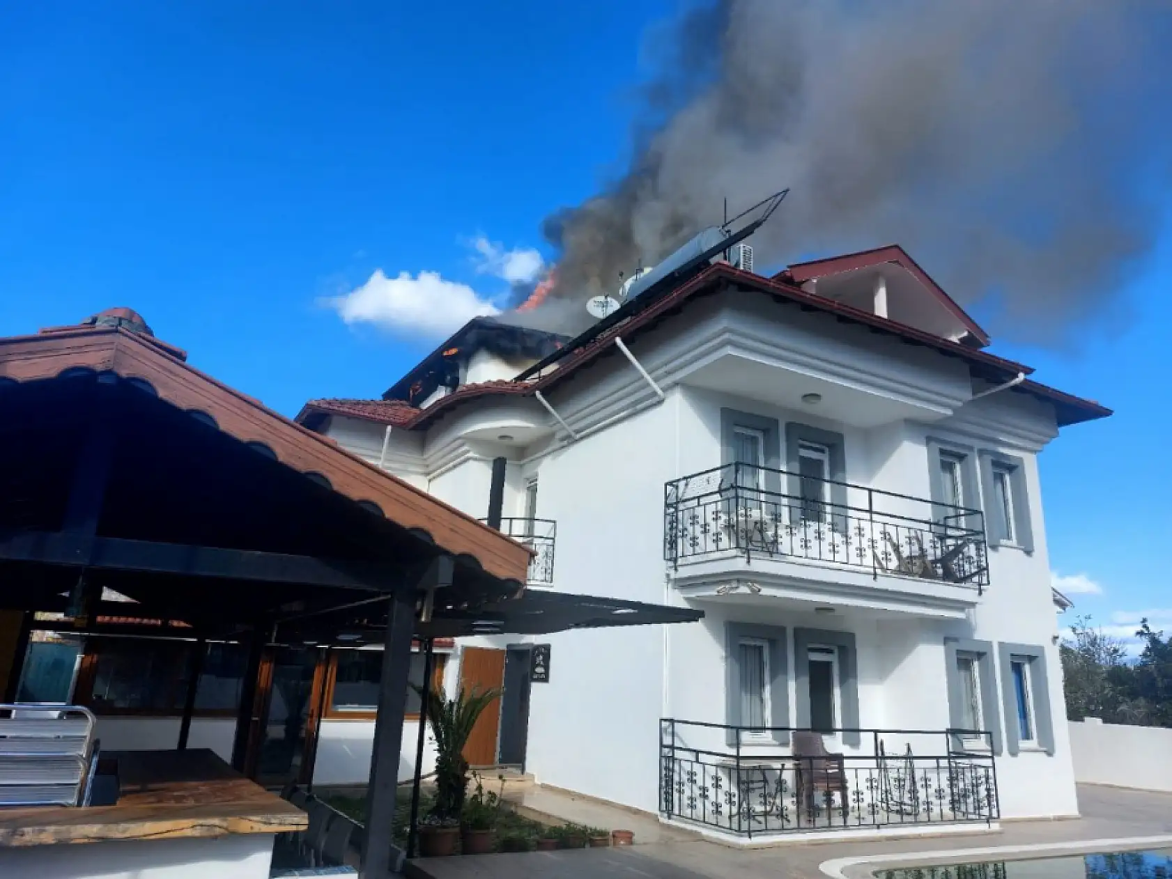 Muğla'da apart otelde çıkan yangın söndürüldü