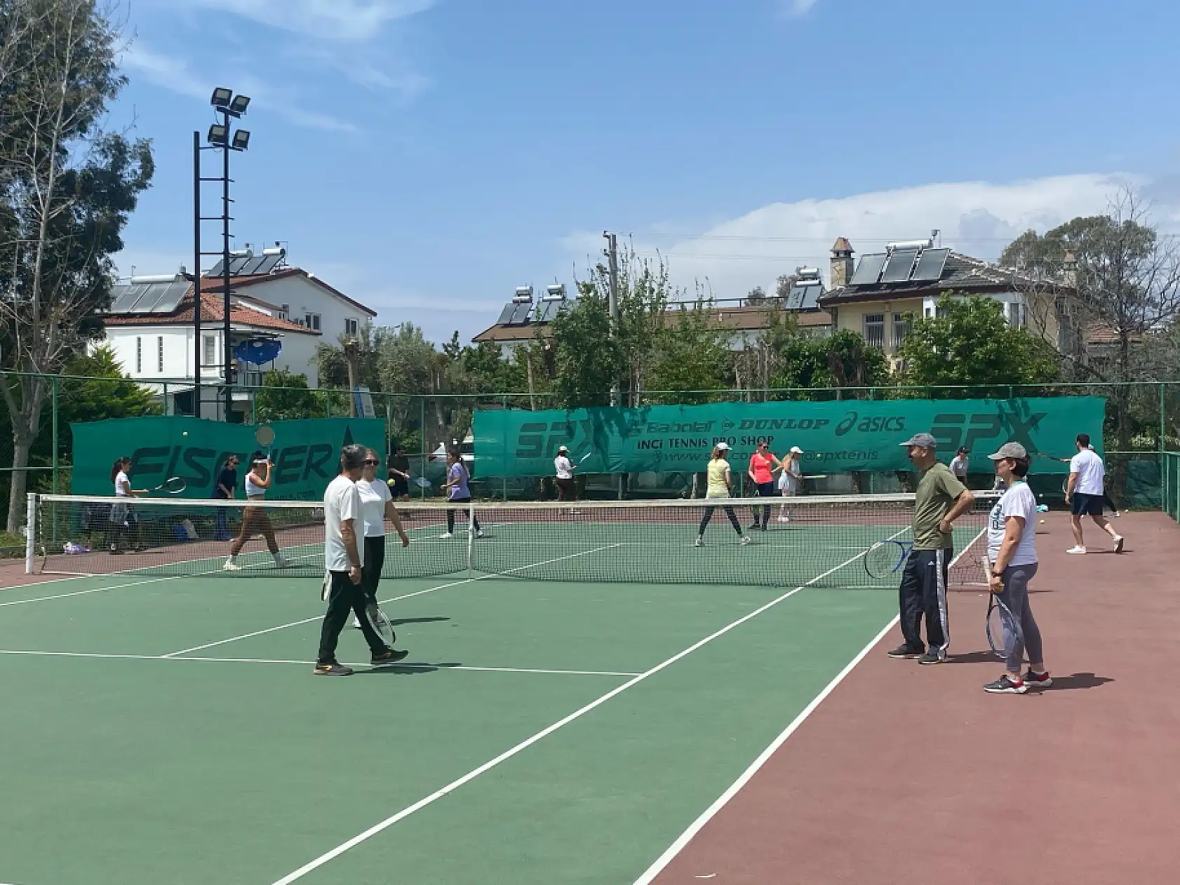 Fethiye Belediyesi'nin Ücretsiz Tenis Kursuna yoğun ilgi