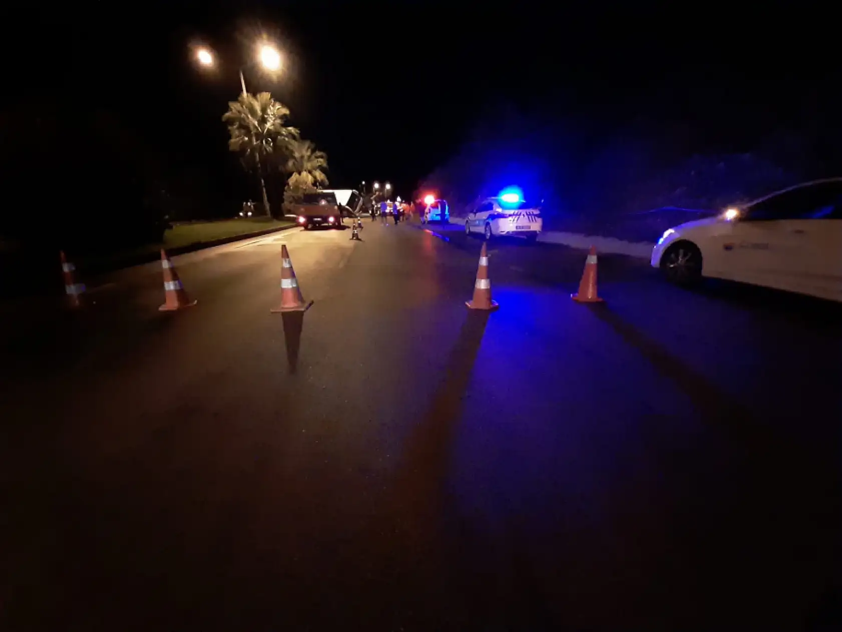 Fethiye Göcek'te Refüje Çarpan Araç Devrildi