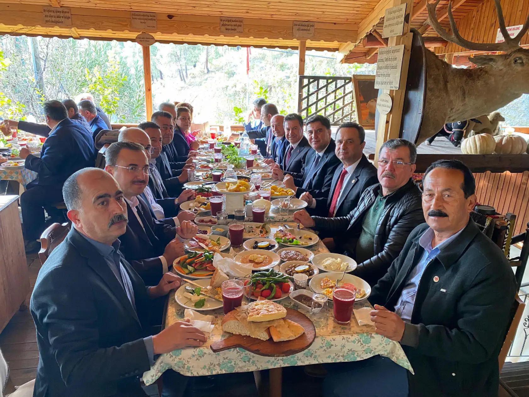 Muğla Büyükşehir Belediye Başkanı Ahmet Aras Fethiye'de Muhtarlarla Görüştü