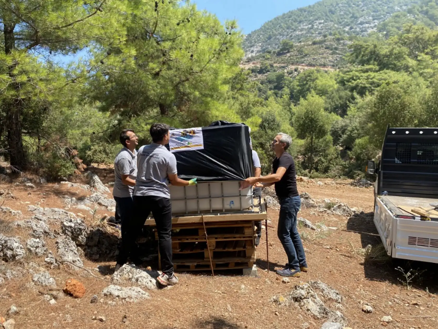 Fethiye Belediyesi'nden Türkiye'de Bir İlk: Arı İçme Suyu Noktaları Hizmete Girdi