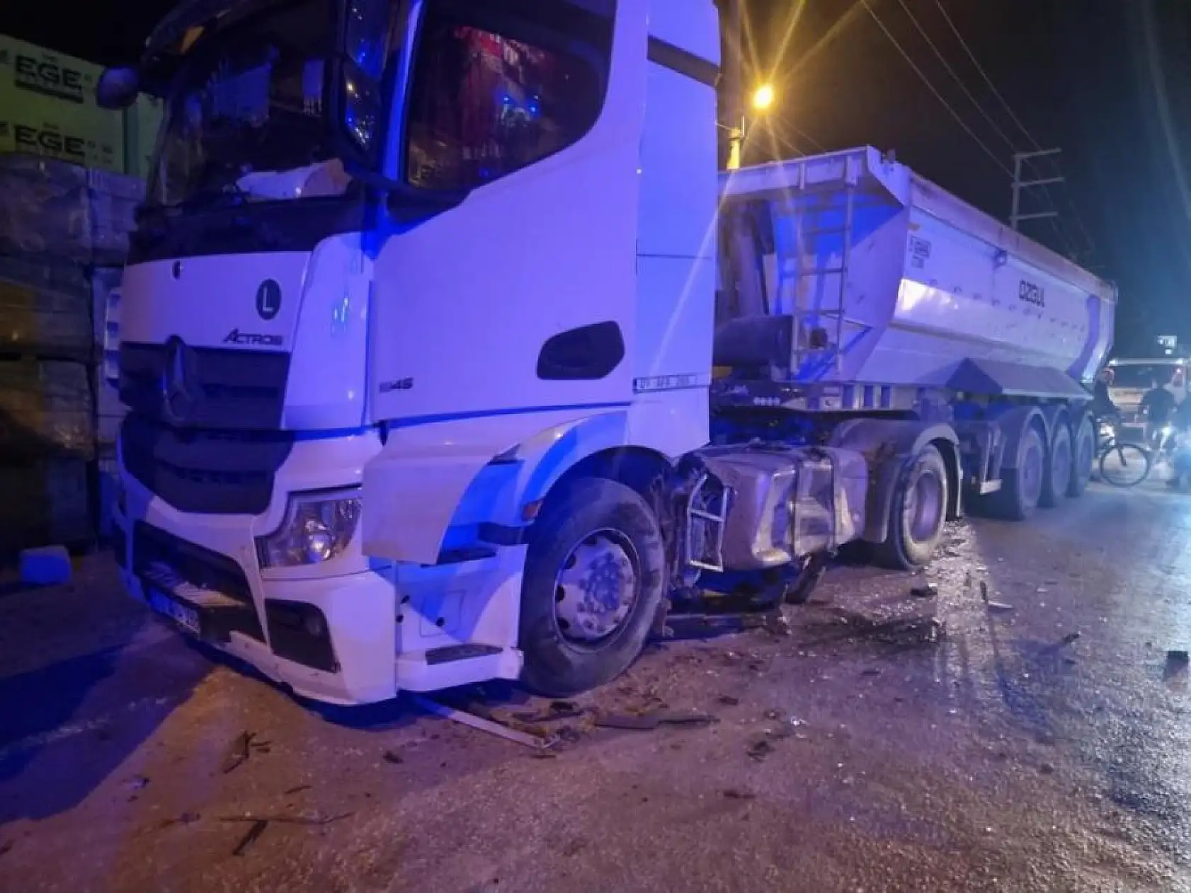 16 yaşındaki sürücü dehşet saçtı, 1'i ağır 3 yaralı