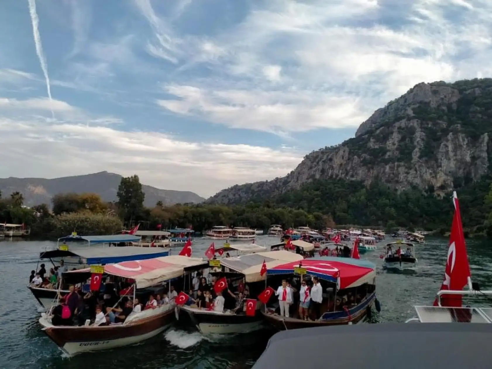 Tekneler Türk Bayrakları ile süslendi