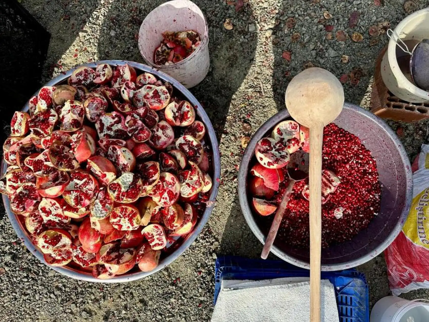 Nar ekşisi için kazanlar kaynıyor