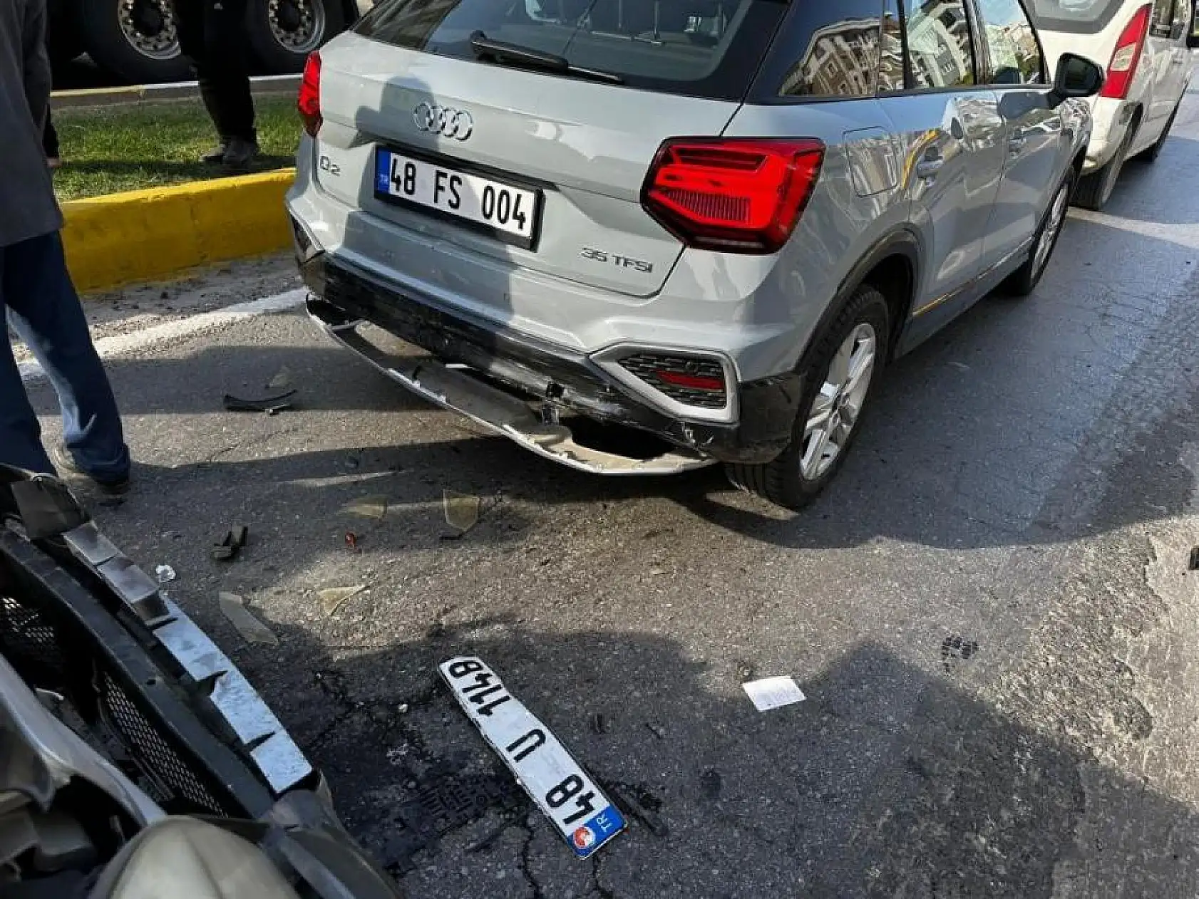 Üç aracın karıştığı zincirleme trafik kazası