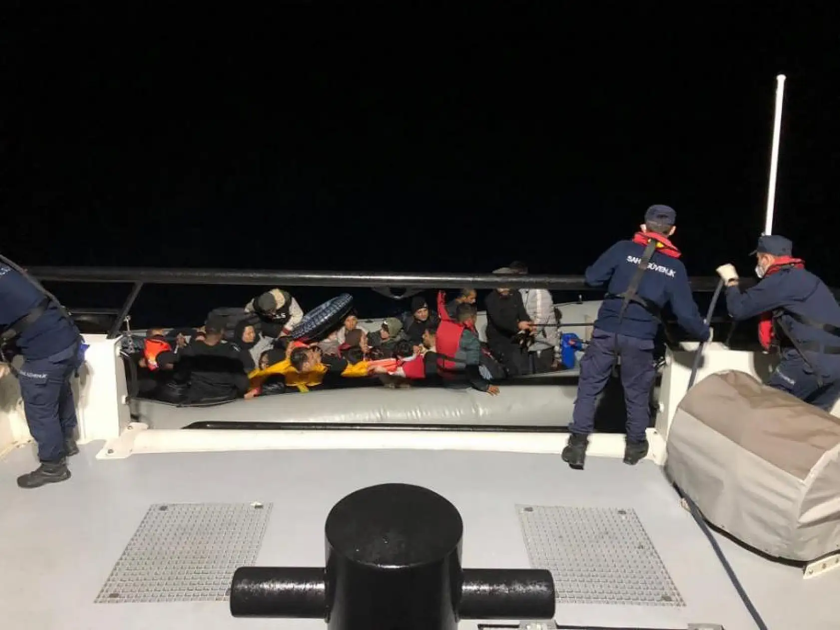 5 ayrı operasyonda 87 düzensiz göçmen kurtarıldı