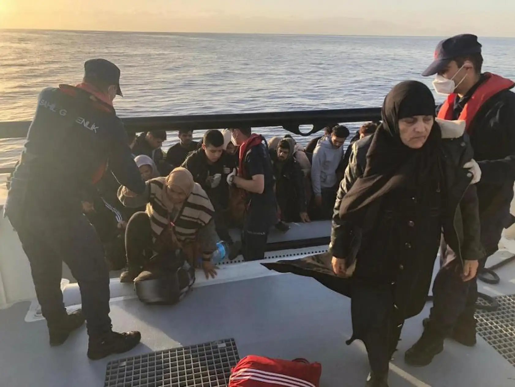 5 ayrı operasyonda 87 düzensiz göçmen kurtarıldı