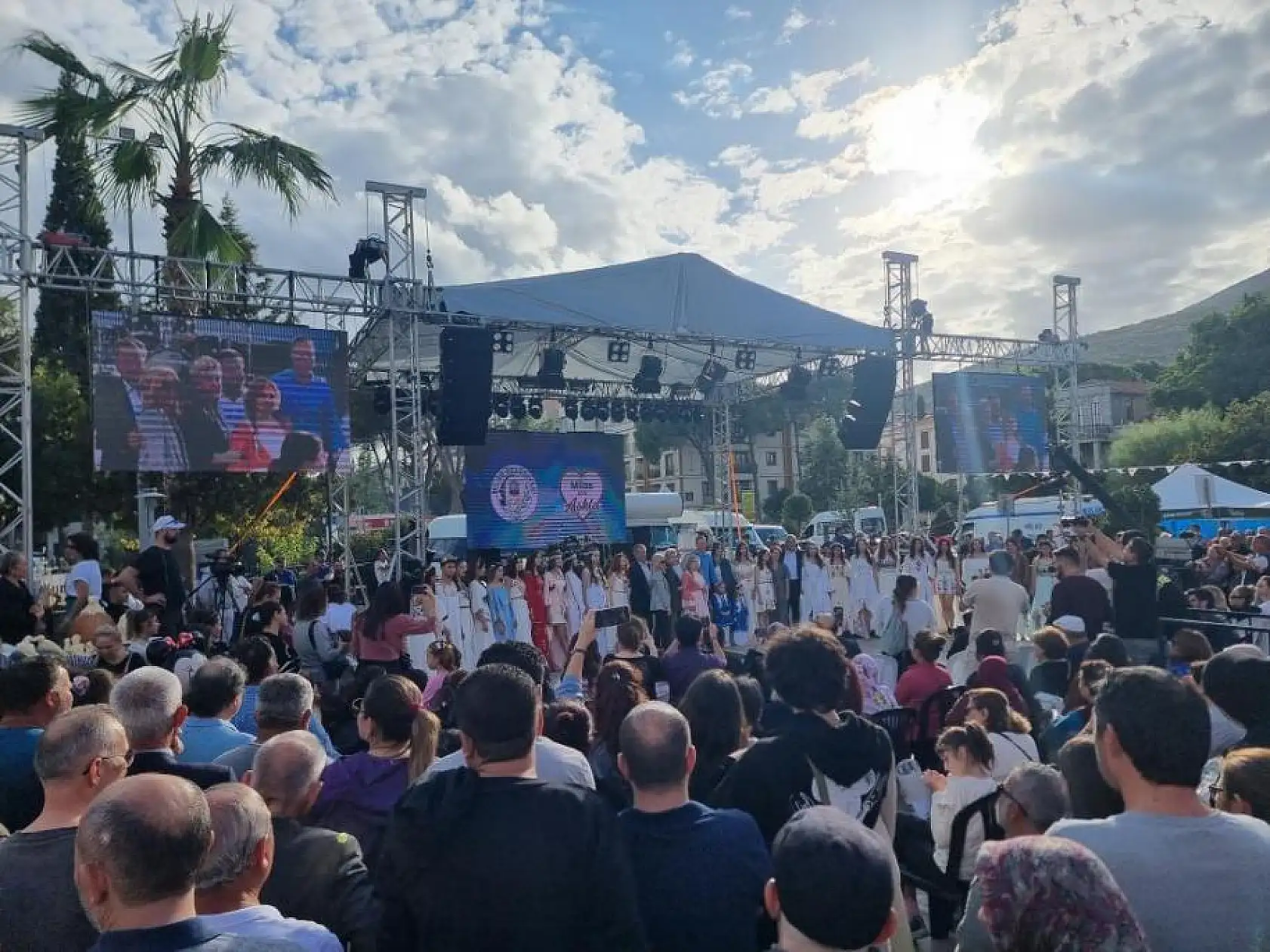 Karya defilesine yoğun ilgi