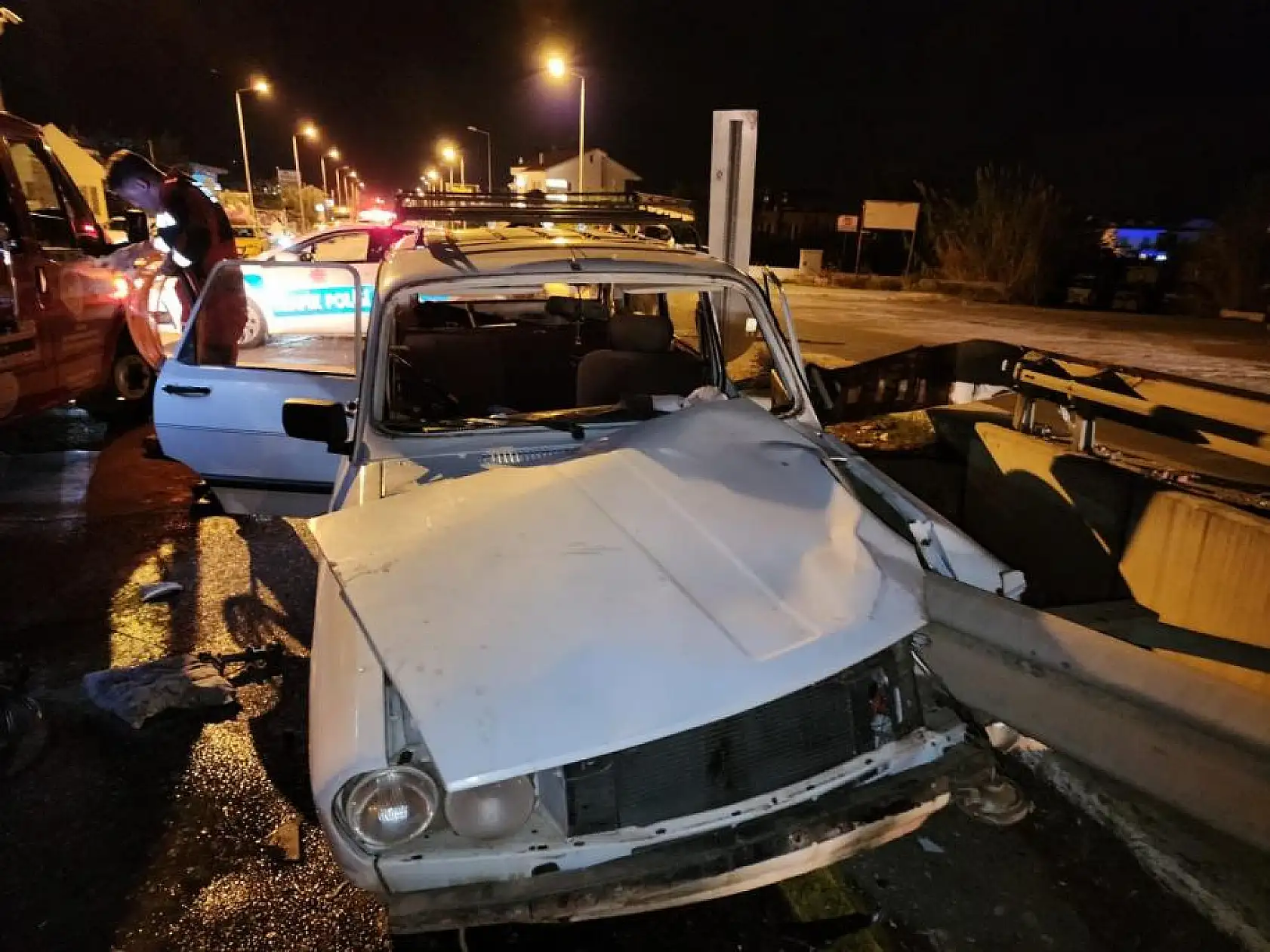 Bariyer otomobile ok gibi saplandı