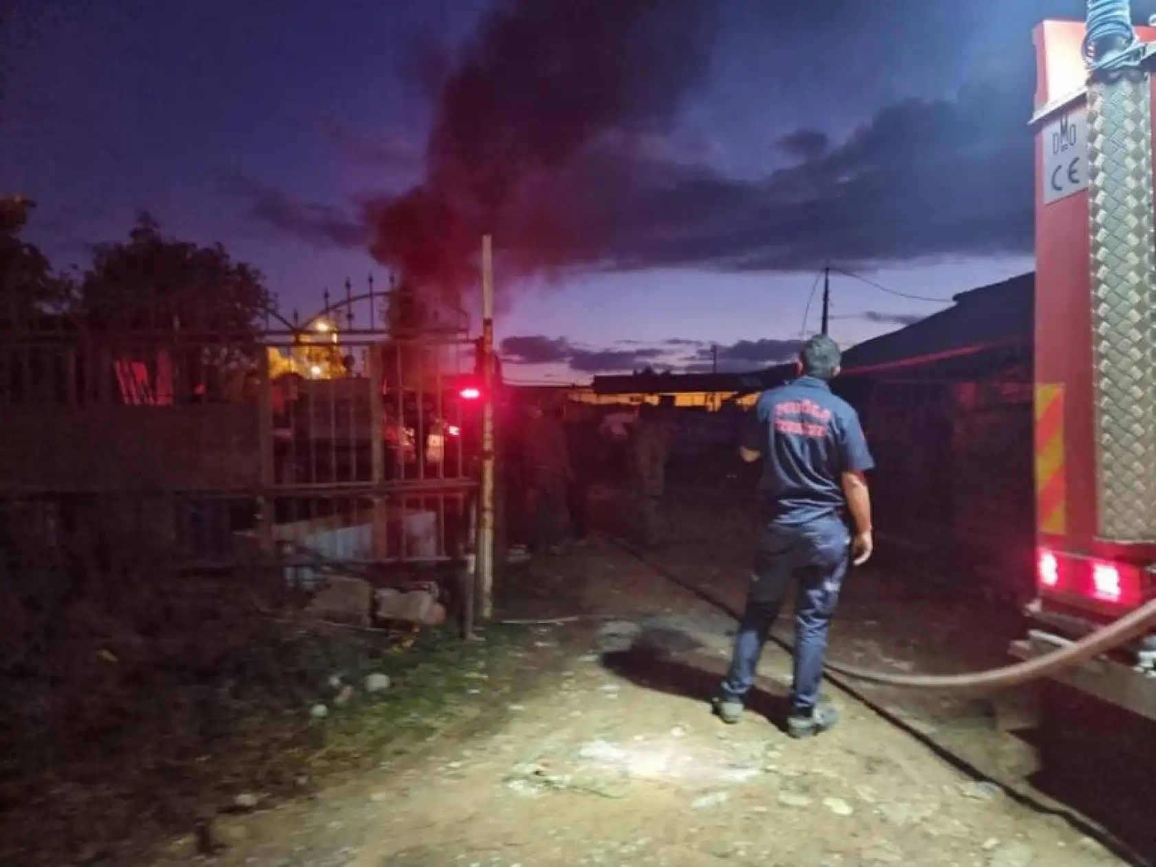 Mandırada çıkan yangın korkuttu