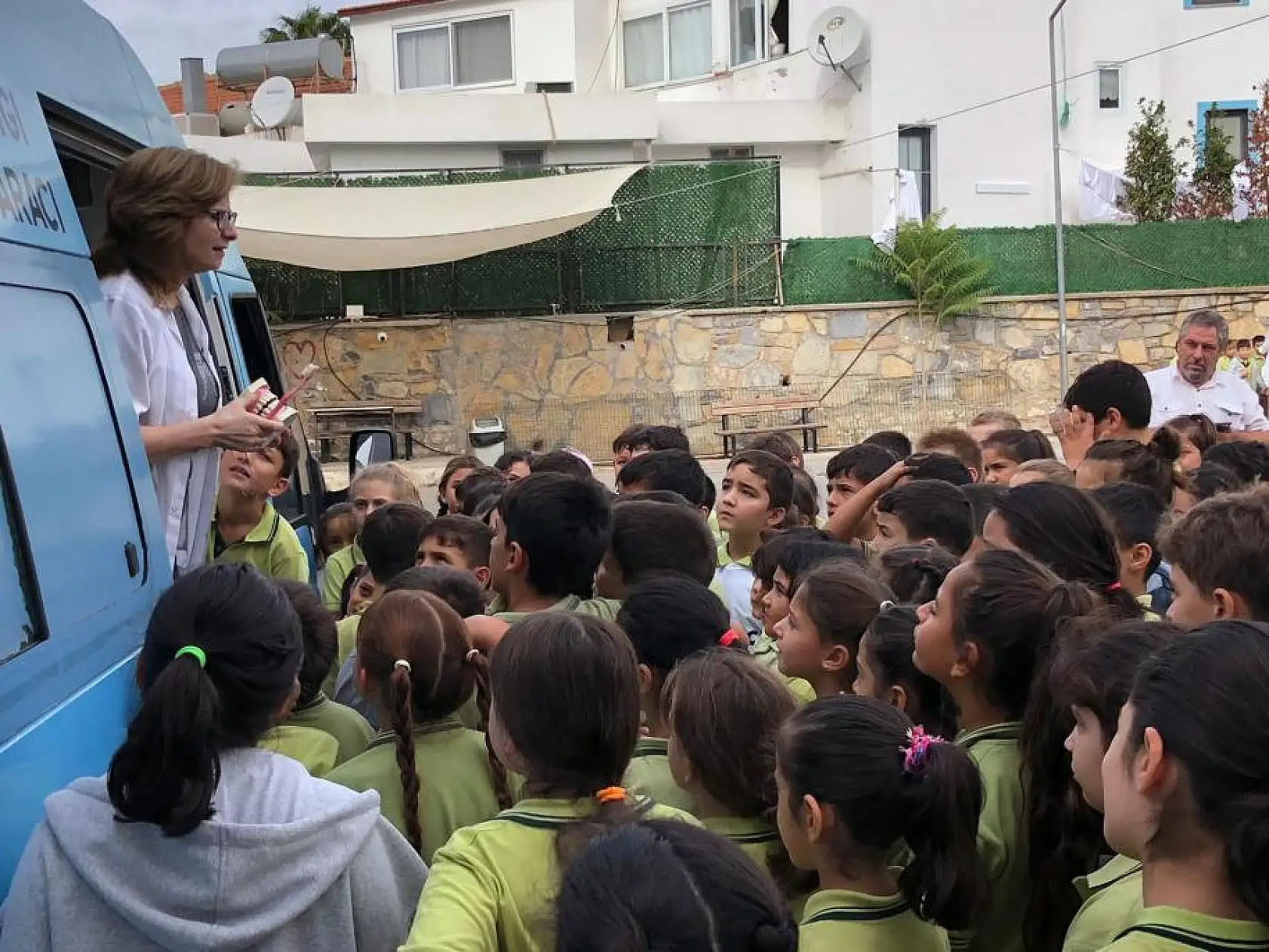 Miniklere ağız ve diş sağlığı bilgilendirmesi