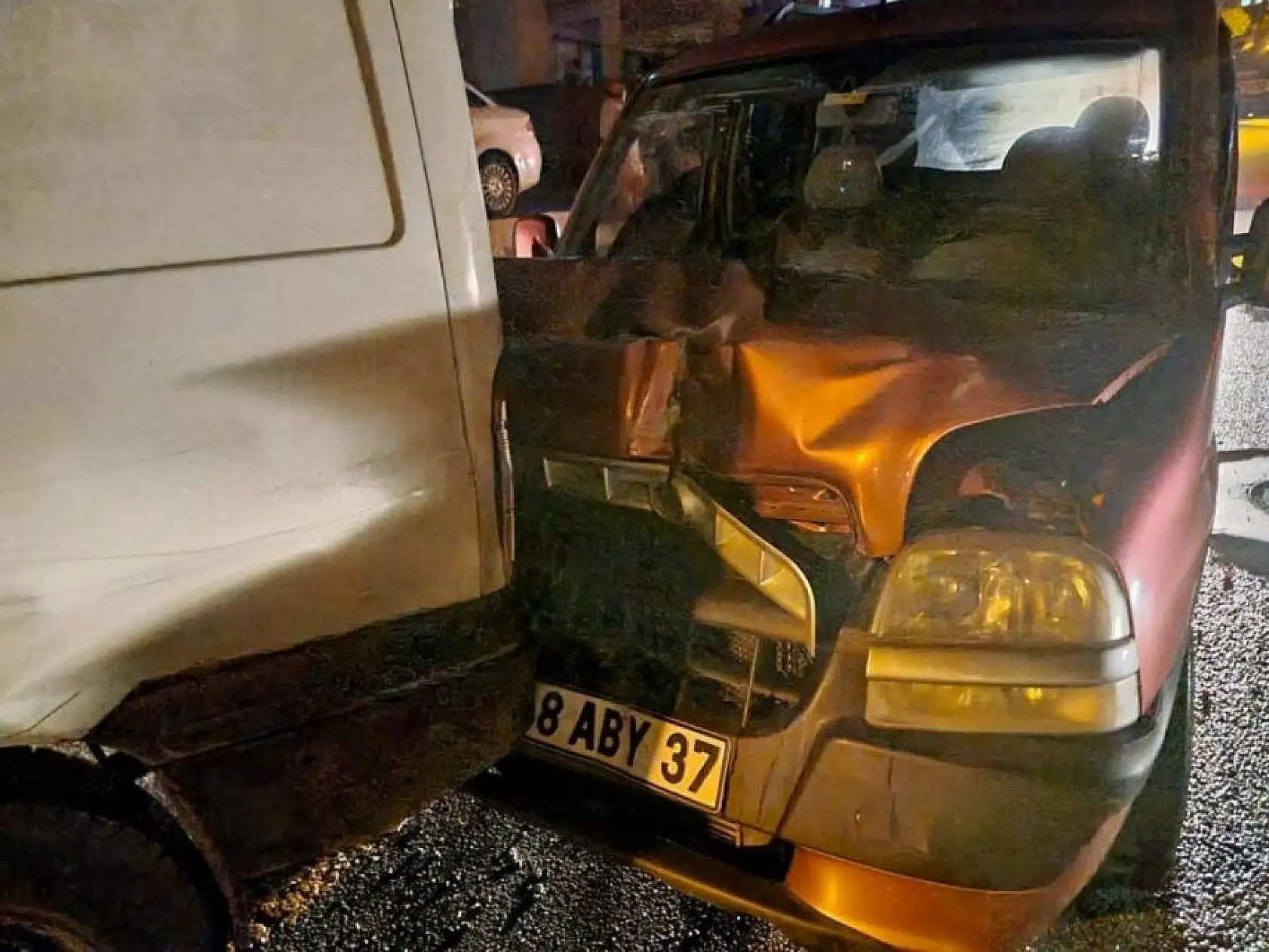 Zincirleme trafik kazası, 1'i ağır, 2 yaralı