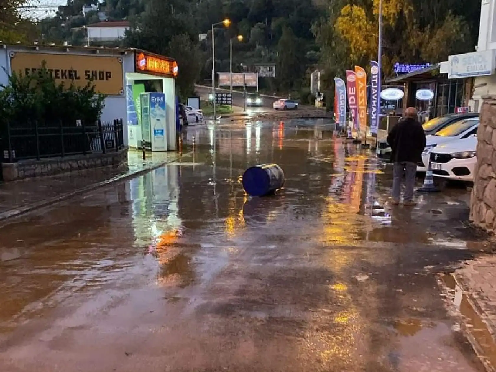İçme suyu ana isale hattı patladı