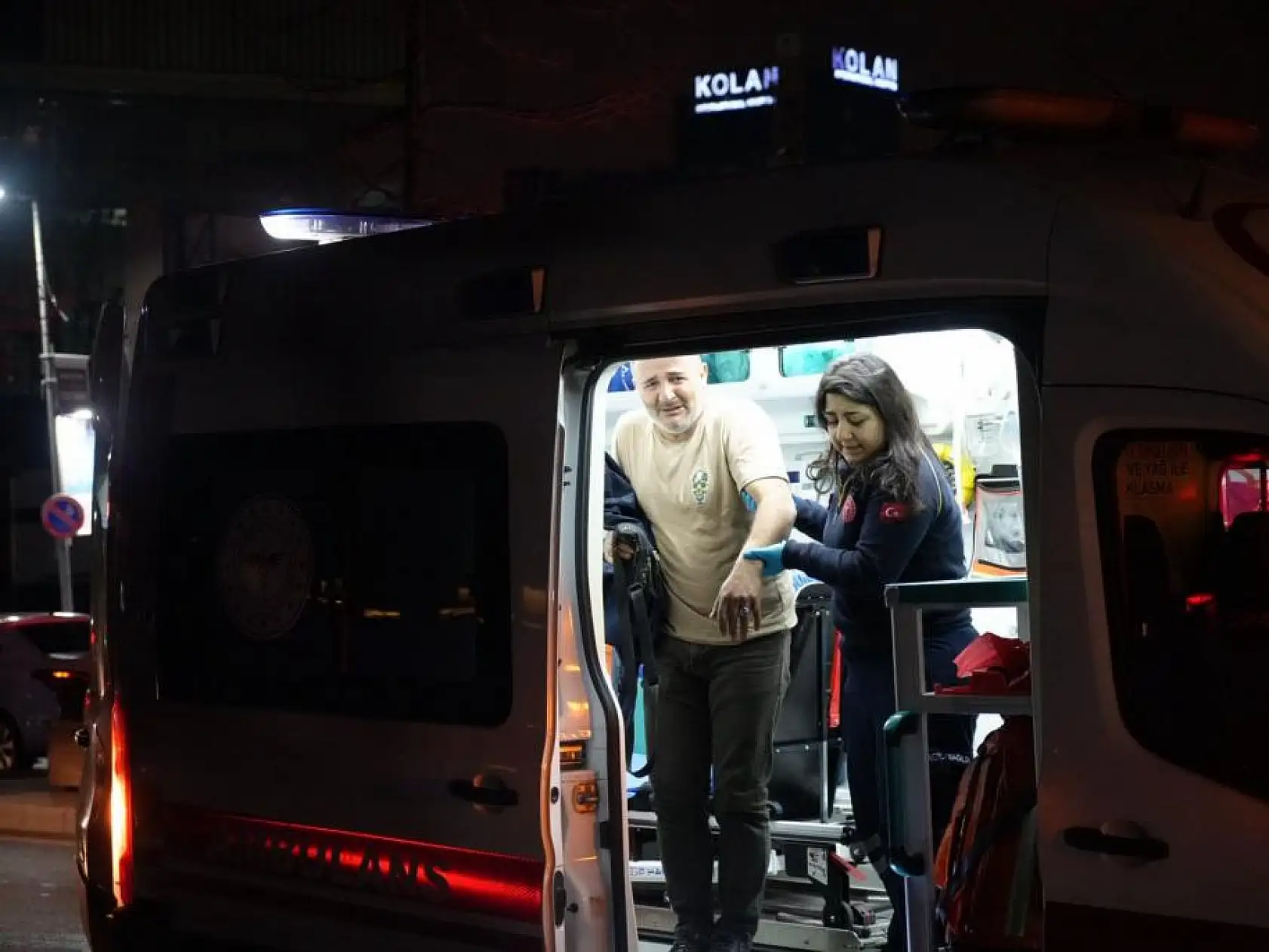 İETT otobüsü hafriyat kamyonuna çarptı: 9 kişi yaralandı