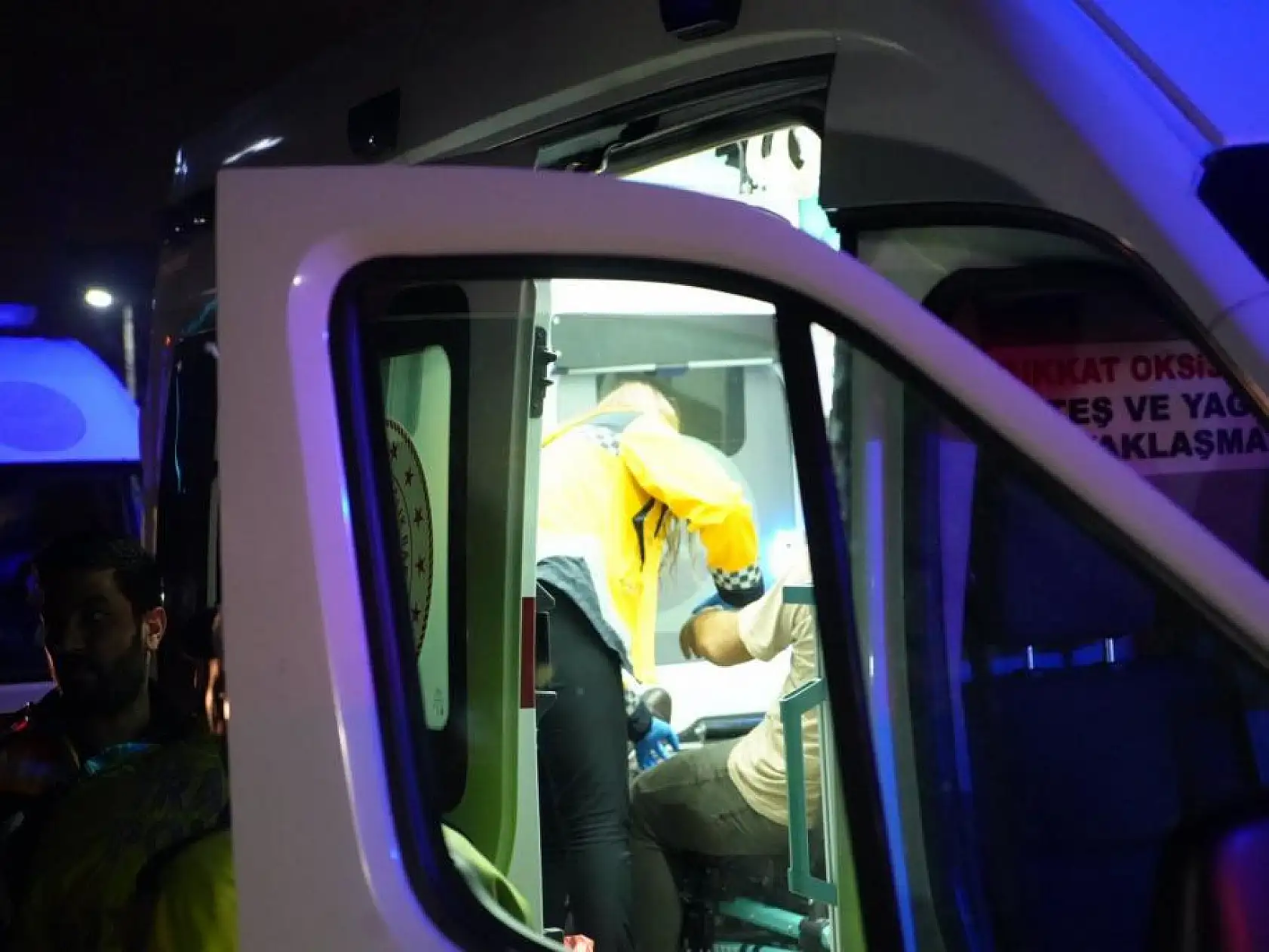 İETT otobüsü hafriyat kamyonuna çarptı: 9 kişi yaralandı