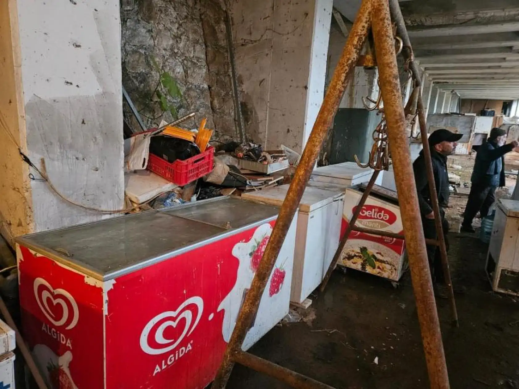 Kaçak kesimhaneye şok baskın! Bin 500 kg et ele geçirildi