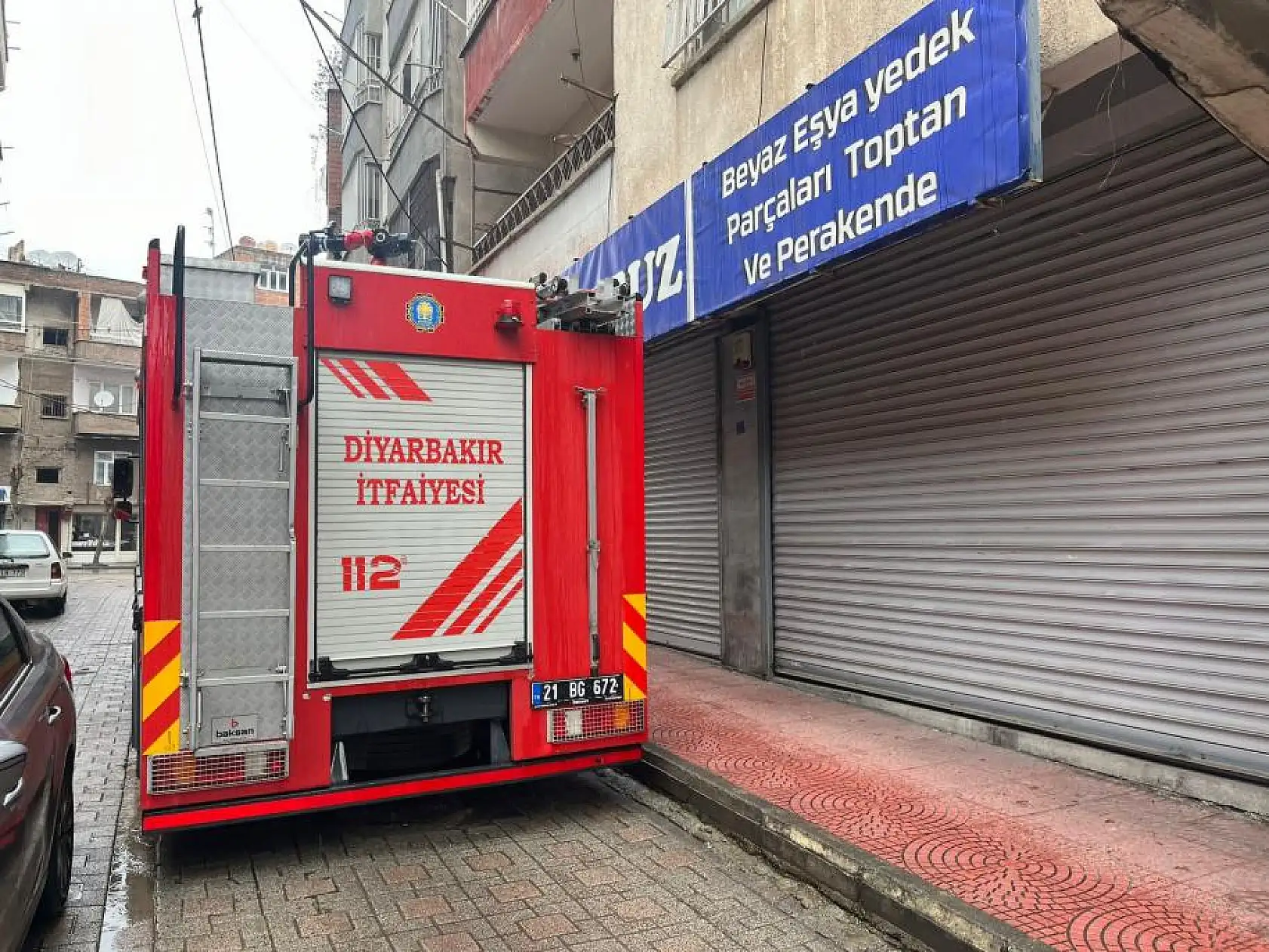 Ev yangınında baba feci şekilde öldü, oğlu dumandan zehirlendi