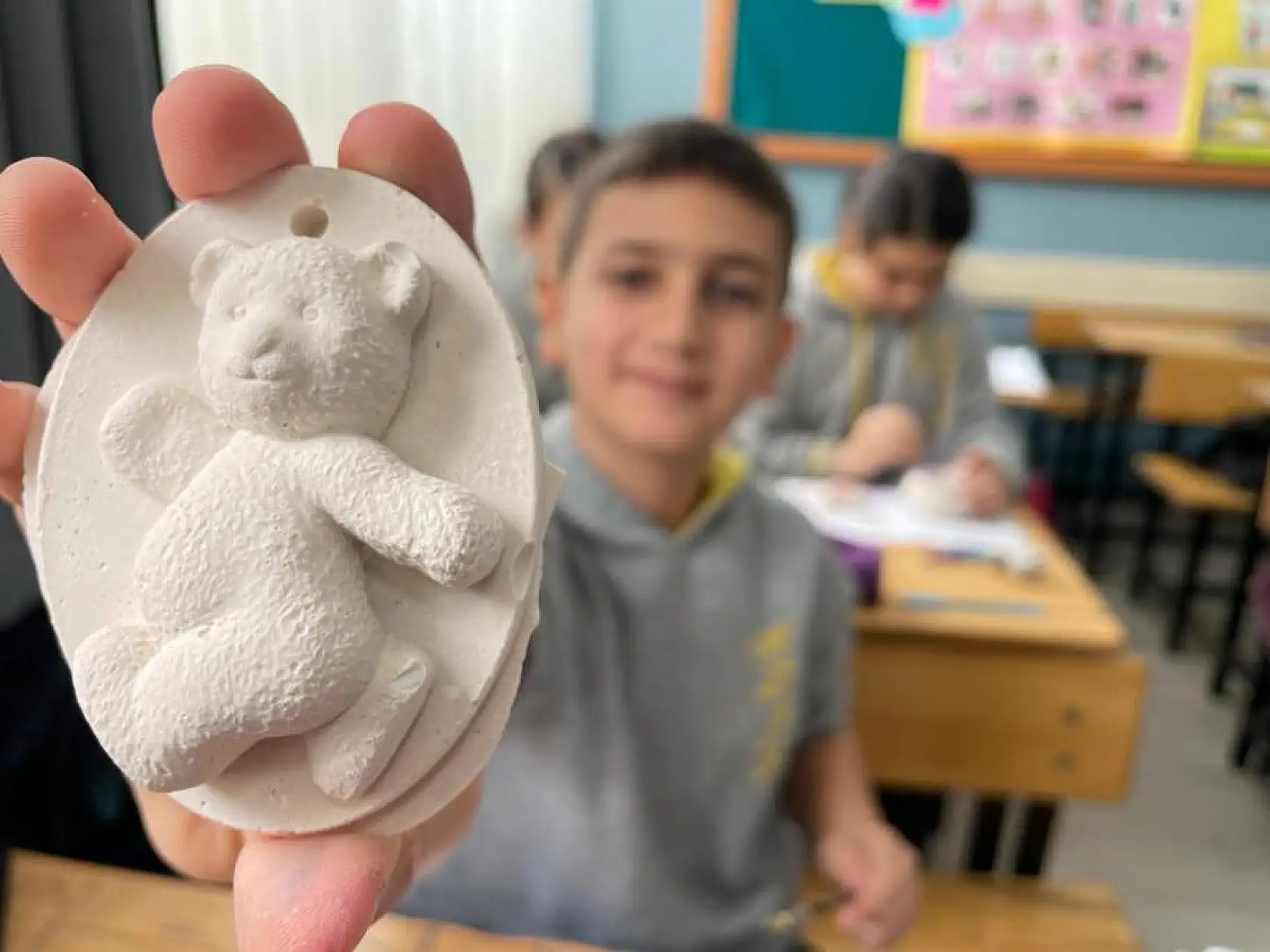 Gönüllü Gençler Çocukları Sanatla Buluşturdu