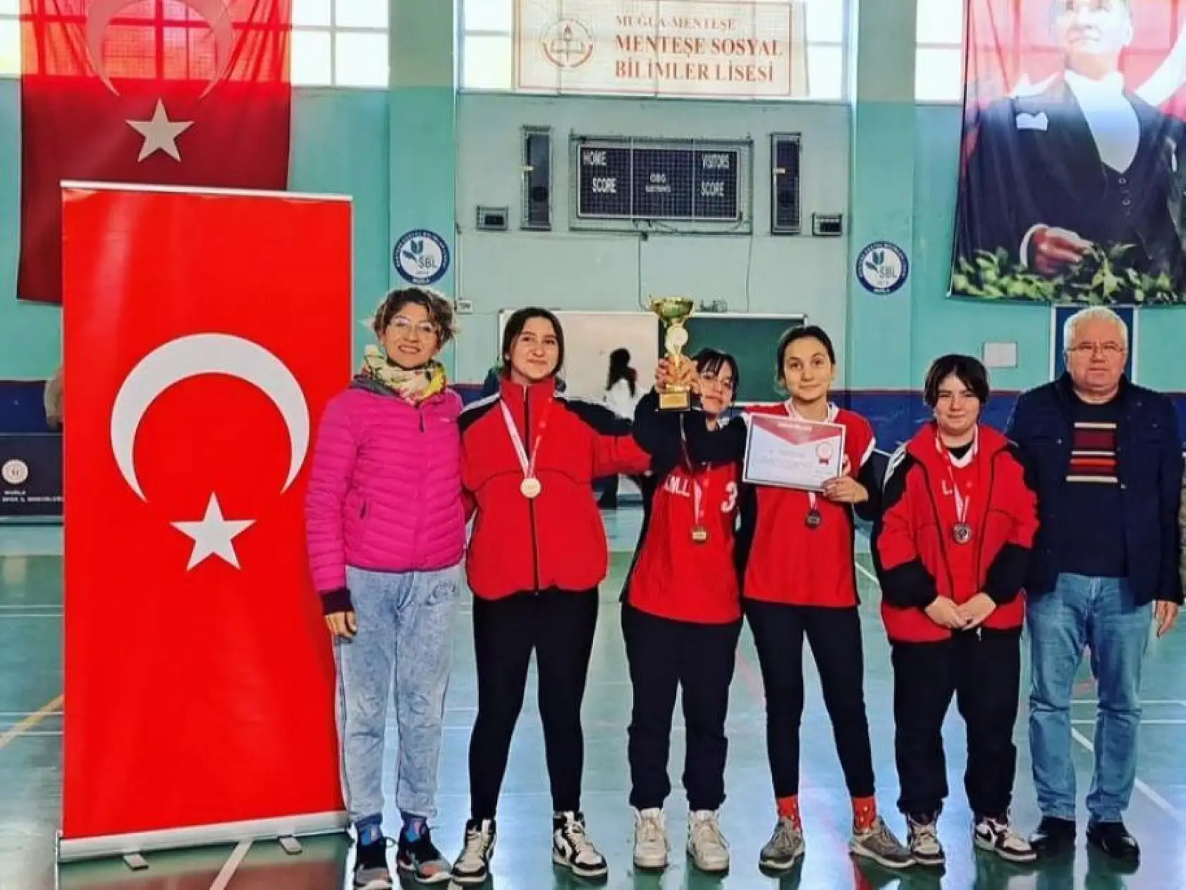 Fethiyeli Kızlar Kupanın Sahibi Oldu!