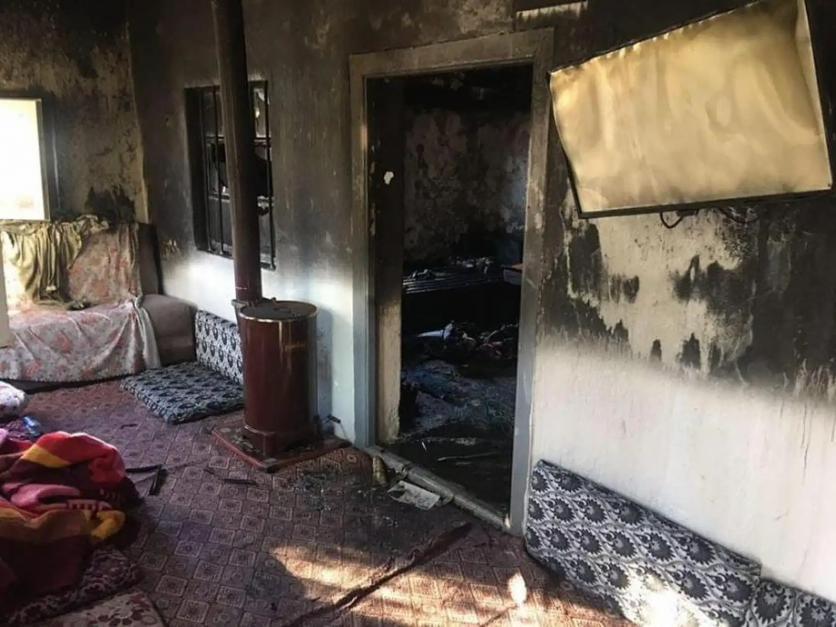 Elektrikli battaniyeden çıkan yangında 89 yaşındaki kadın can verdi