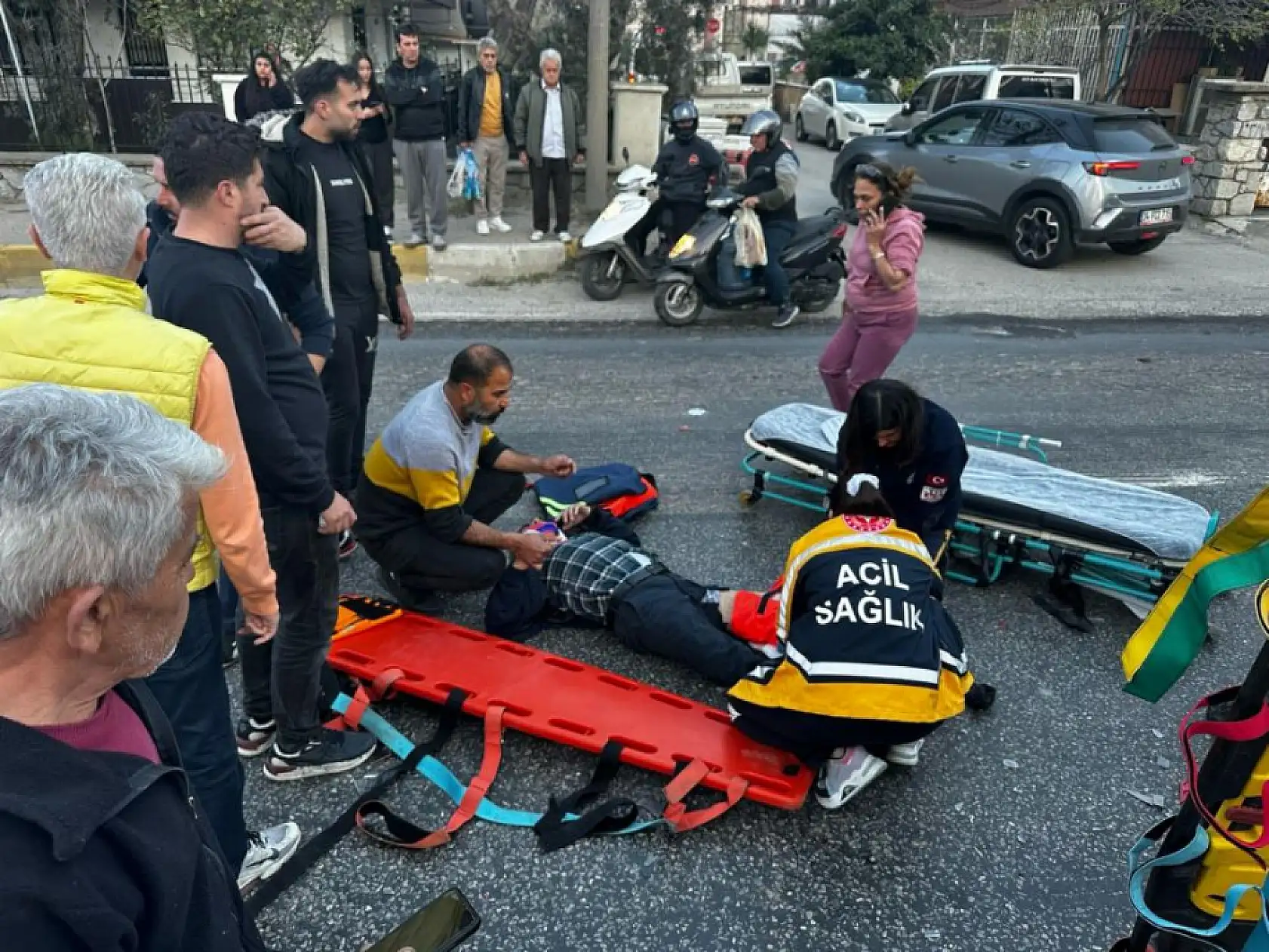 Elektrikli motosiklete otomobil çarptı, 1 yaralı