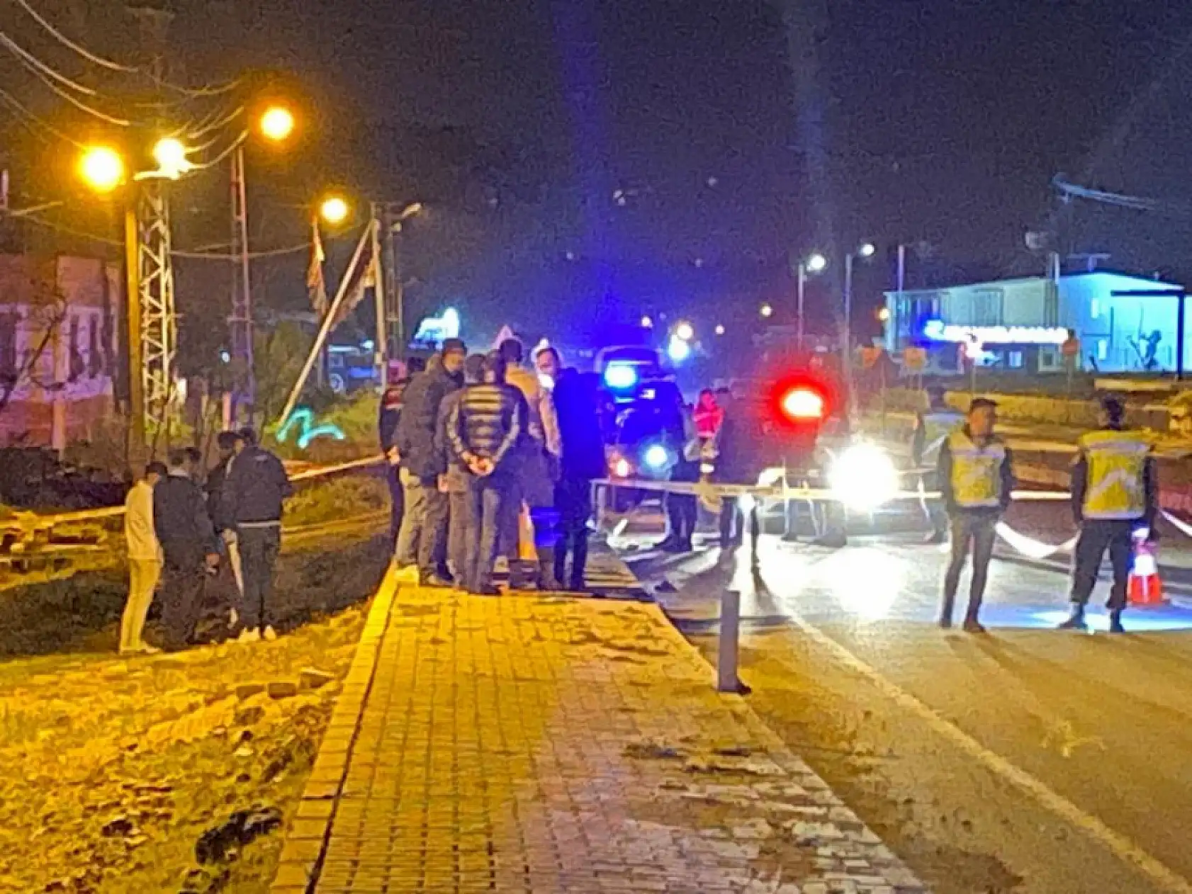 Motosiklet yön levhasına çarptı, 18 yaşındaki sürücü öldü