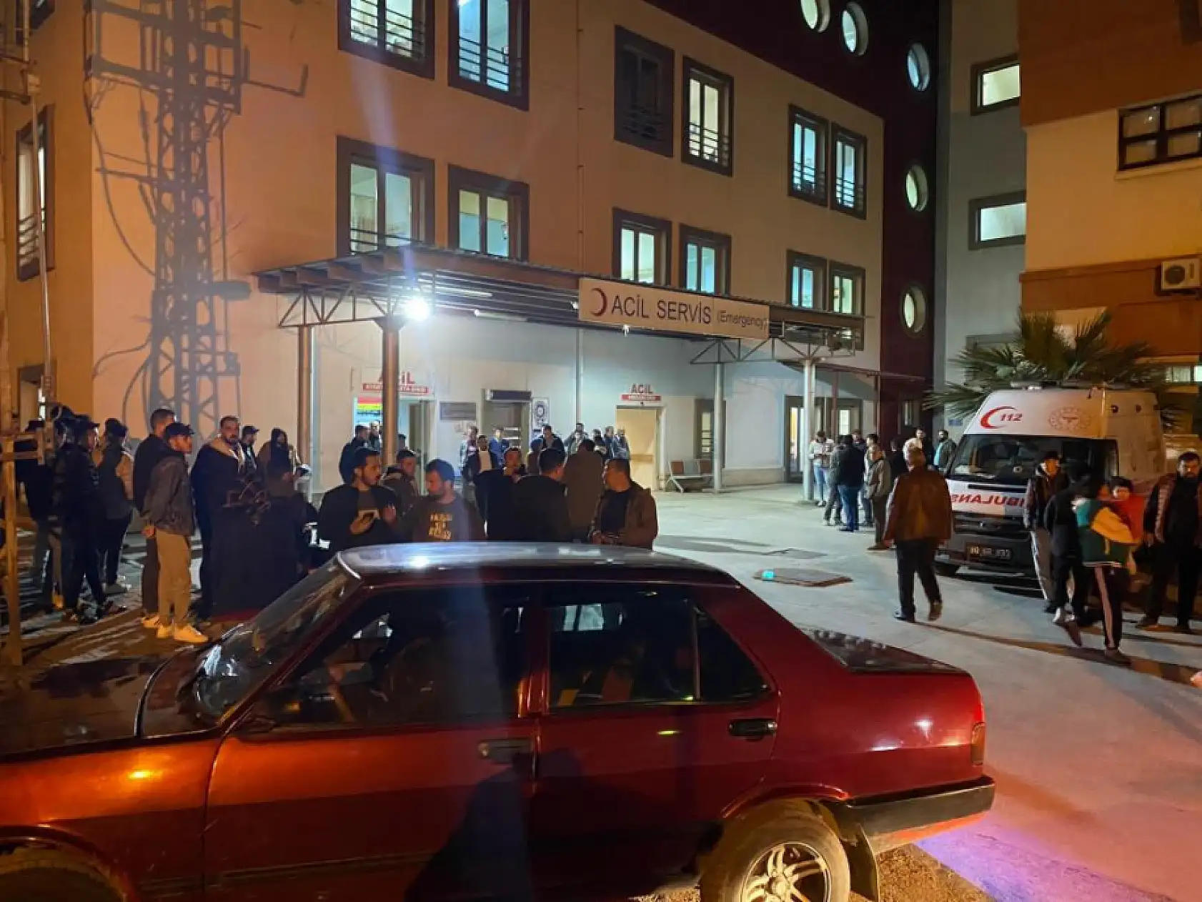 Motosiklet yön levhasına çarptı, 18 yaşındaki sürücü öldü