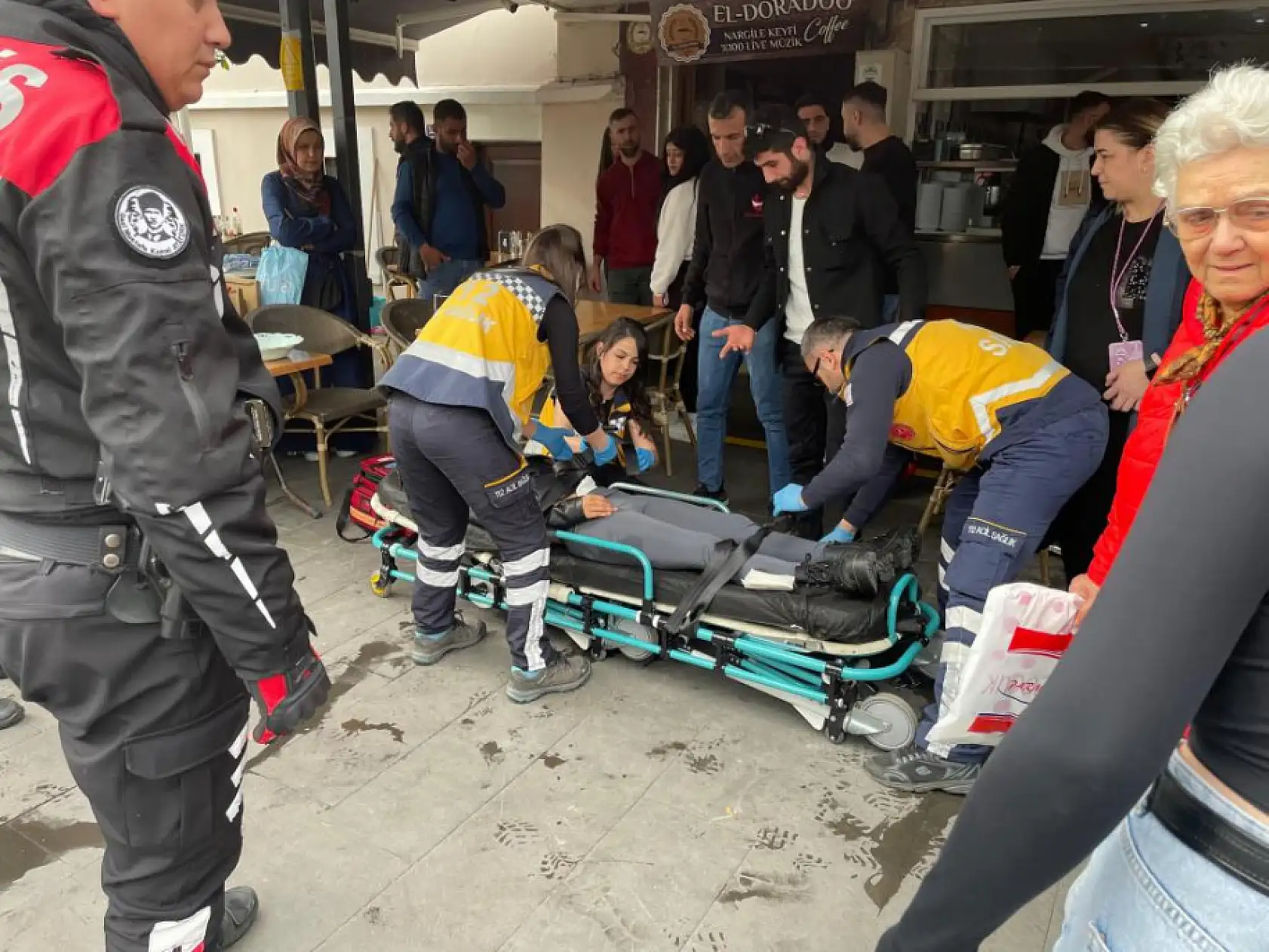 Kendisine para vermeyen genç kıza ekmek bıçağıyla saldırdı