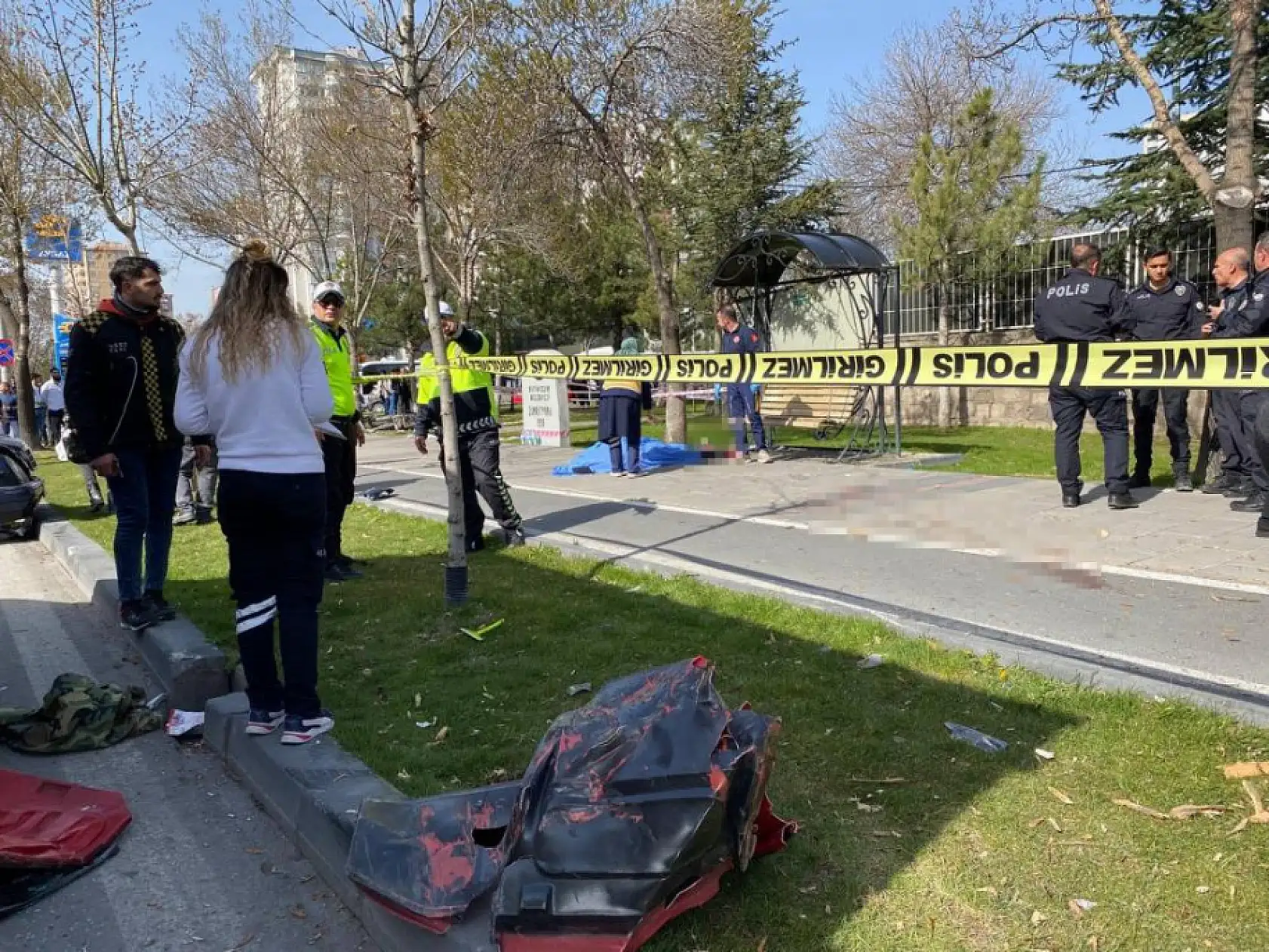 Otomobil ile çarpışan motosikletin savrulduğu kazada 1 kişi öldü