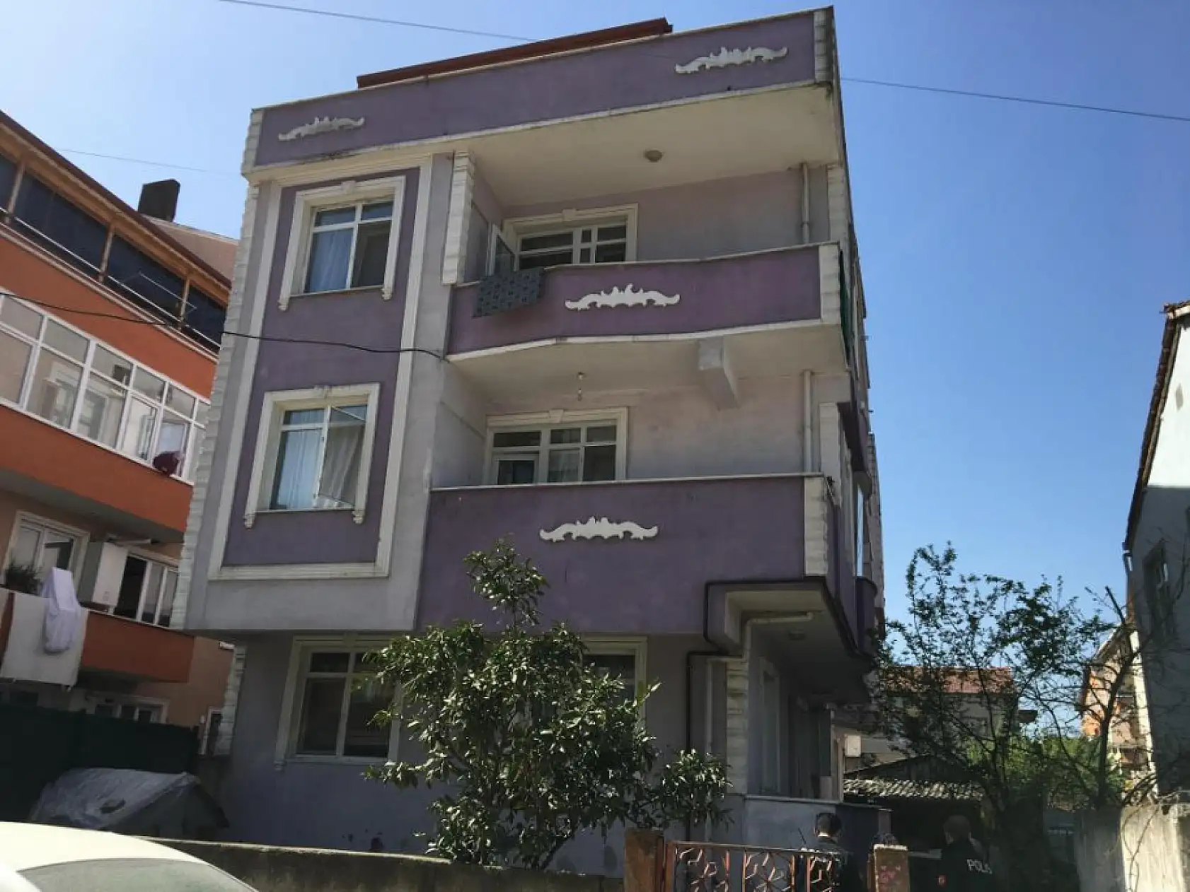 1.5 yaşındaki çocuk 3. kattan düştü