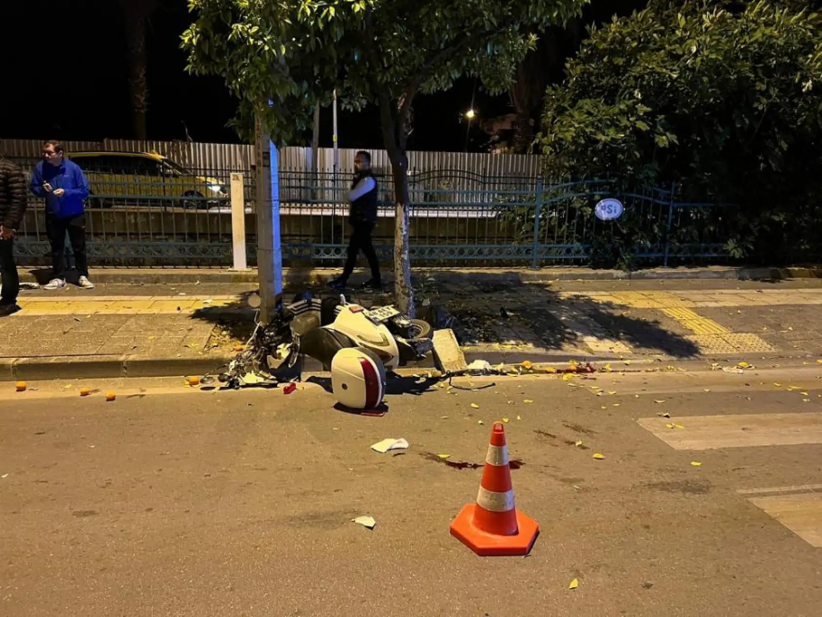 Fethiye'de motosikletiyle ağaca çarpıp öldü