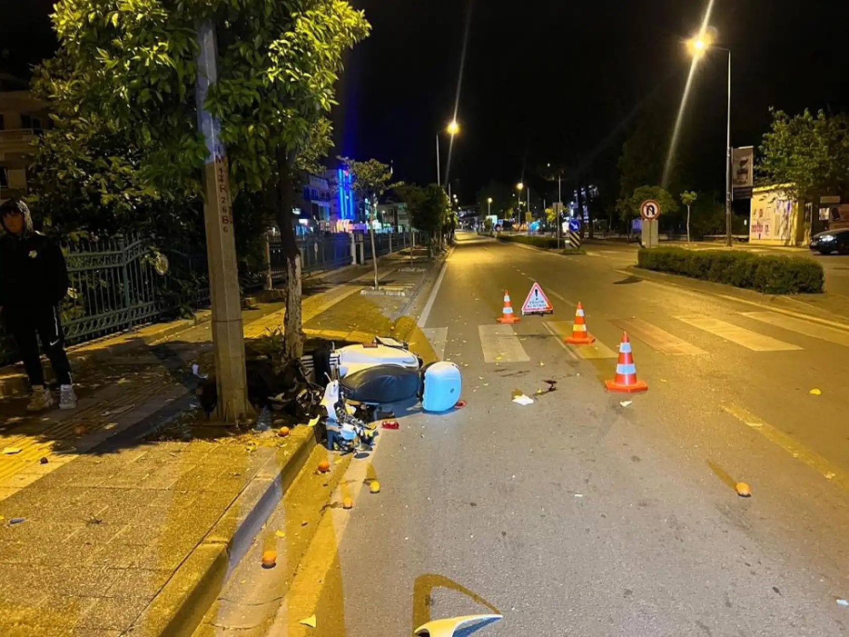 Fethiye'de motosikletiyle ağaca çarpıp öldü