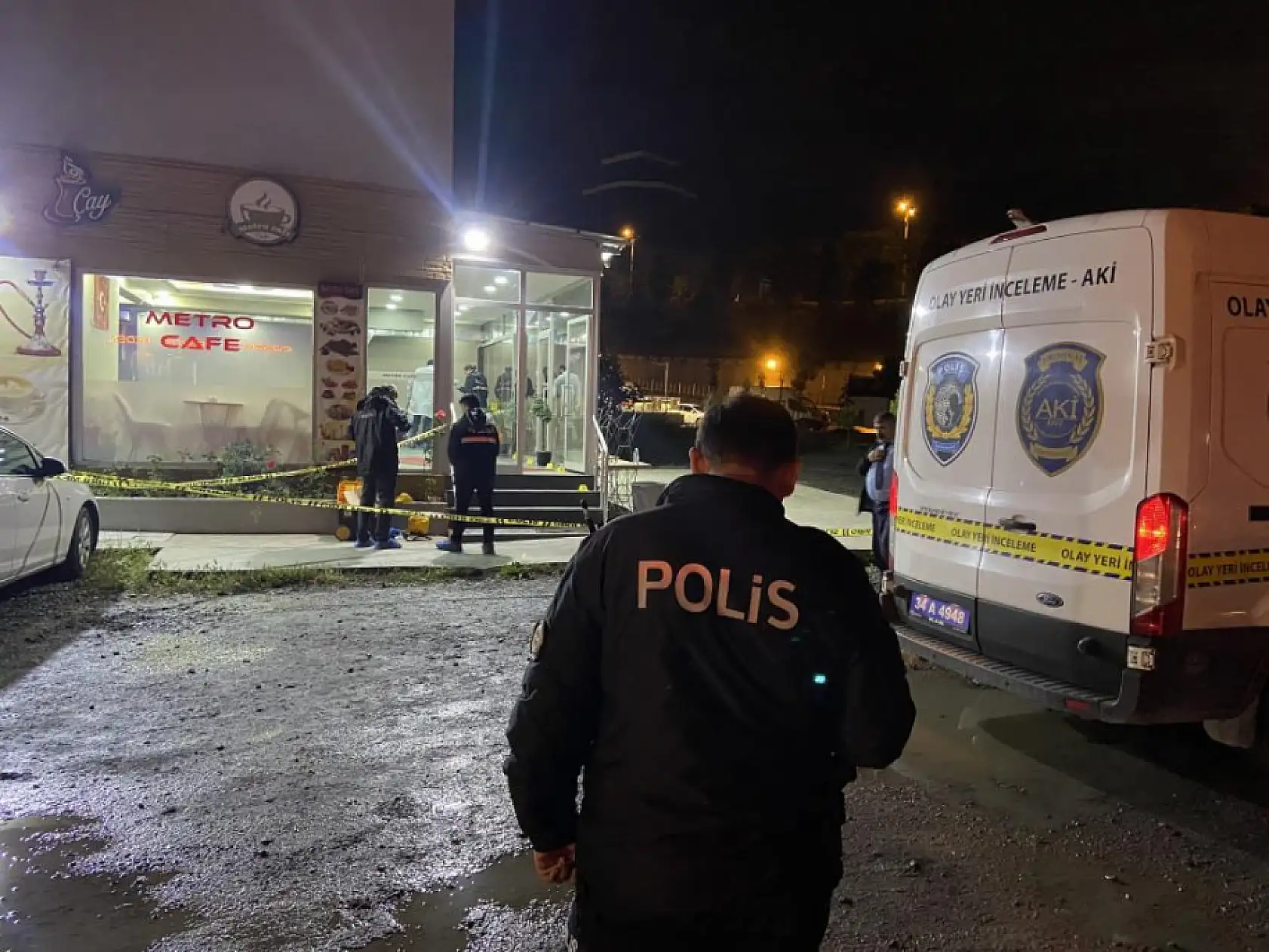 Kafeye silahlı saldırı: 1'i ağır 3 yaralı