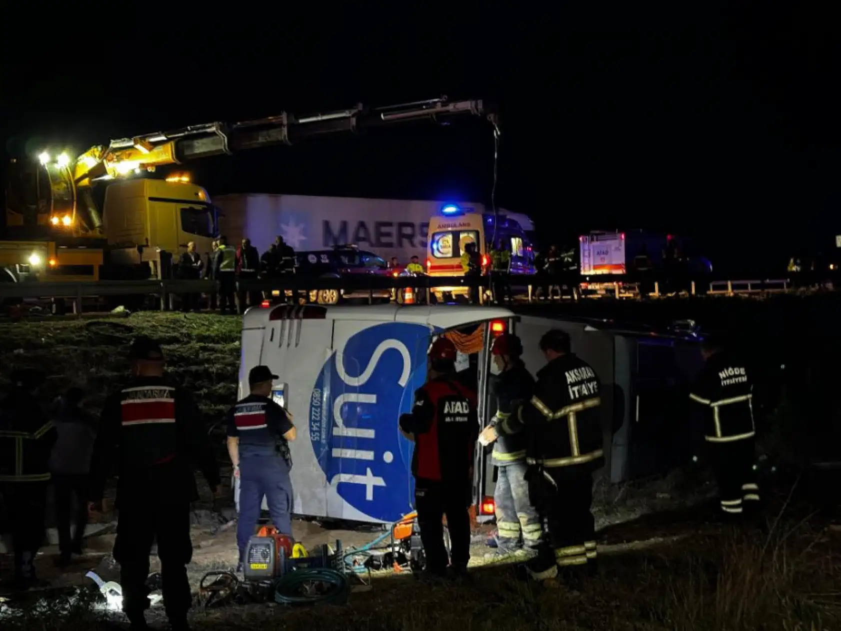 İnanılmaz kaza! Otobüsün şarampole devrilmesi sonucu 2 ölü ve onlarca yaralı..