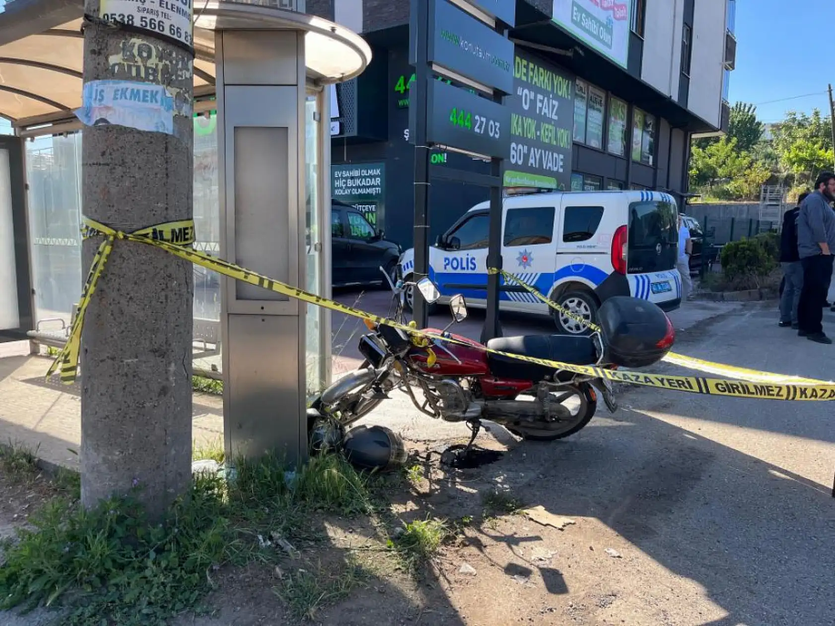Motosiklet ciple çarpıştı: 1'i ağır 2 yaralı