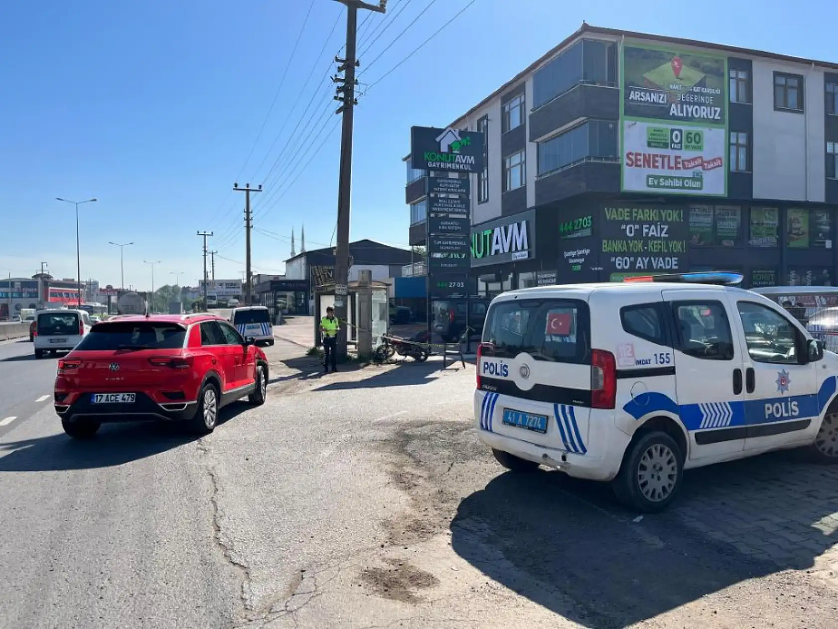 Motosiklet ciple çarpıştı: 1'i ağır 2 yaralı
