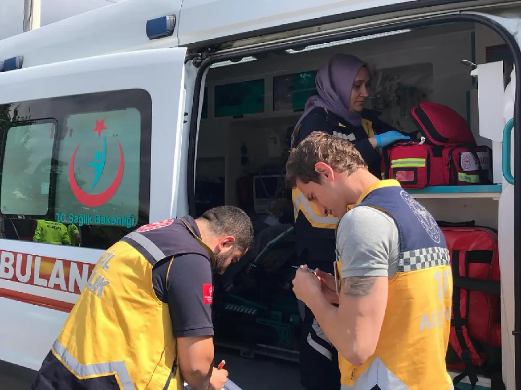 Ehliyetsiz sürücünün karıştığı kazada 3 kişi yaralandı