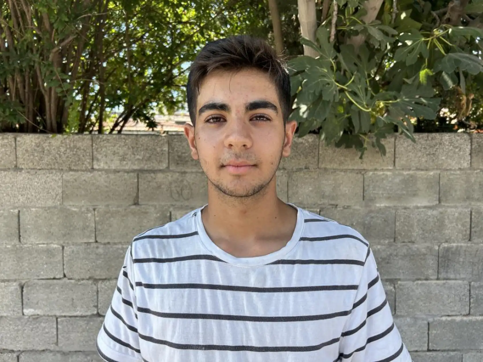 Kontrollü olarak yıkılan 4 katlı binanın yerle bir olmasıyla yaşanan panik kamerada