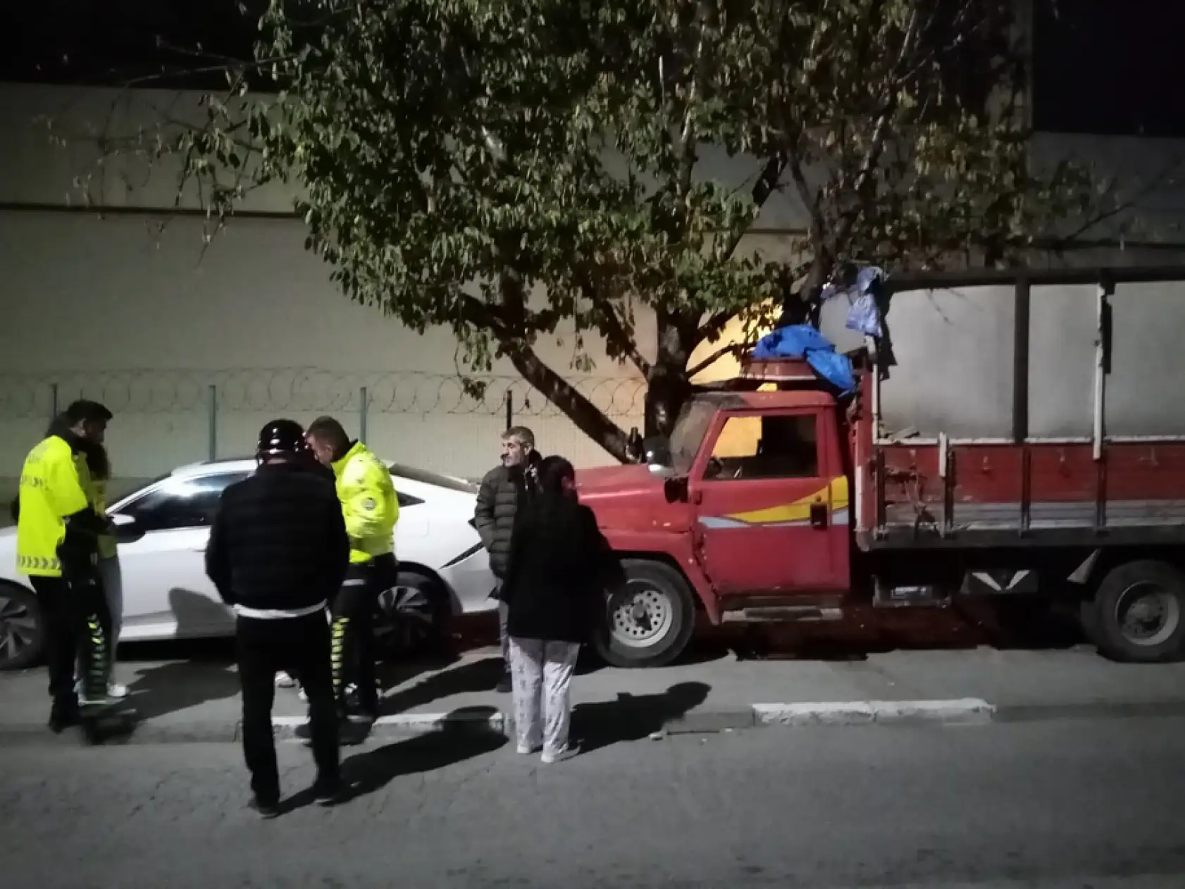 Kaza Yaptı, İkinci Araç Ezdi: Ağır Yaralı Sürücü Hastanede