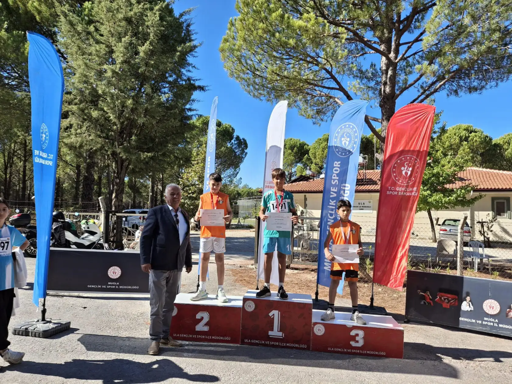 Ula'da 29 Ekim Cumhuriyet Bayramı kapsamında Atletizm yarışması düzenlendi