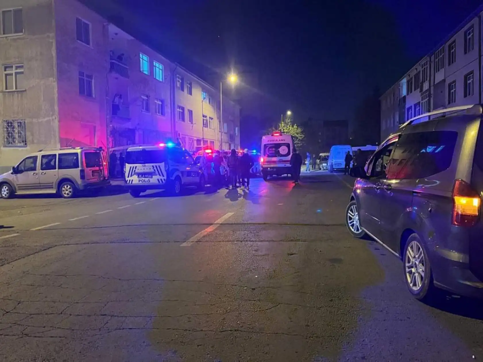 Yeni evli kadın evinde asılı halde bulundu