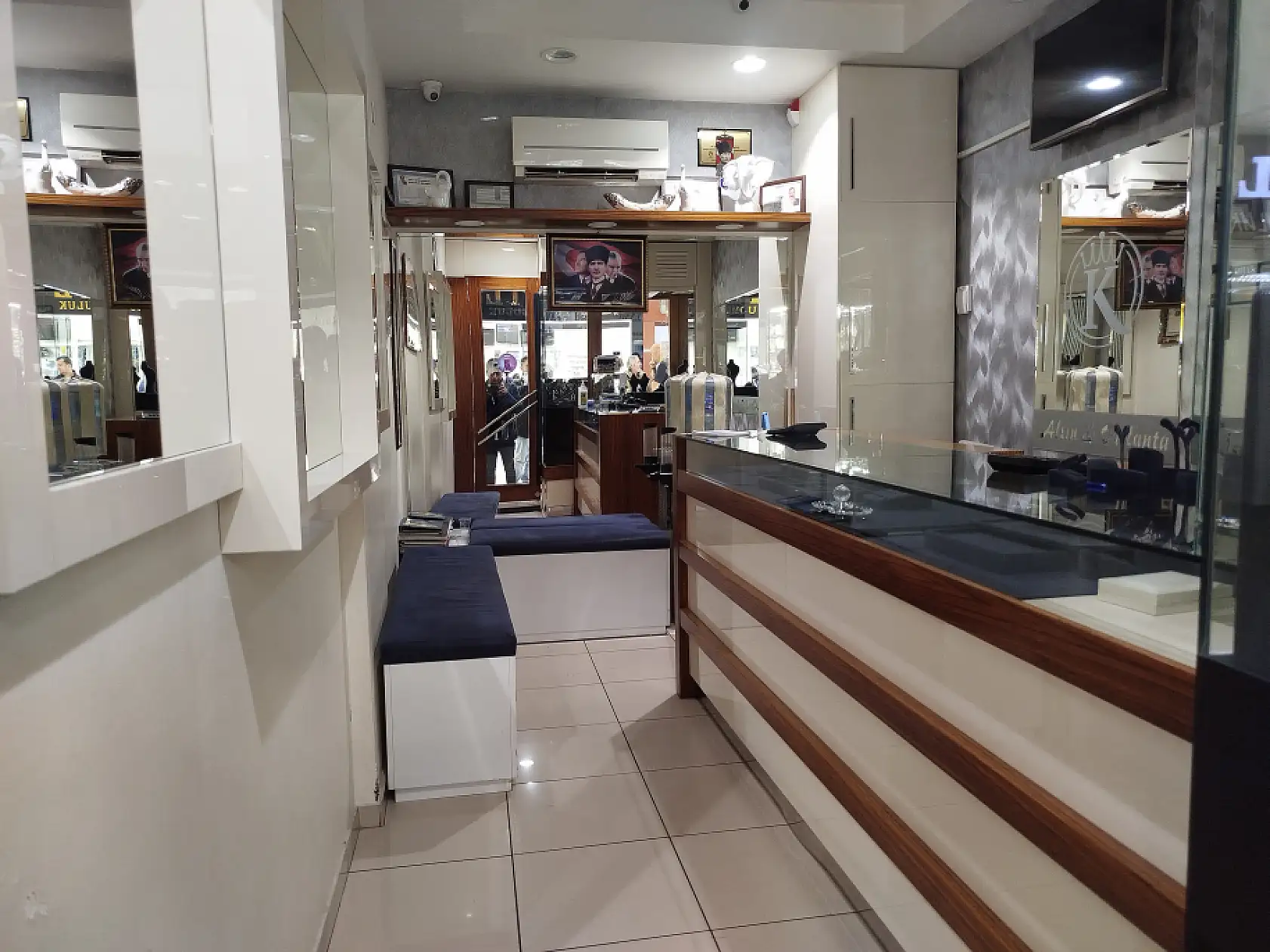 Vatandaşlardan emanet altın alan kuyumcu kayıplara karıştı