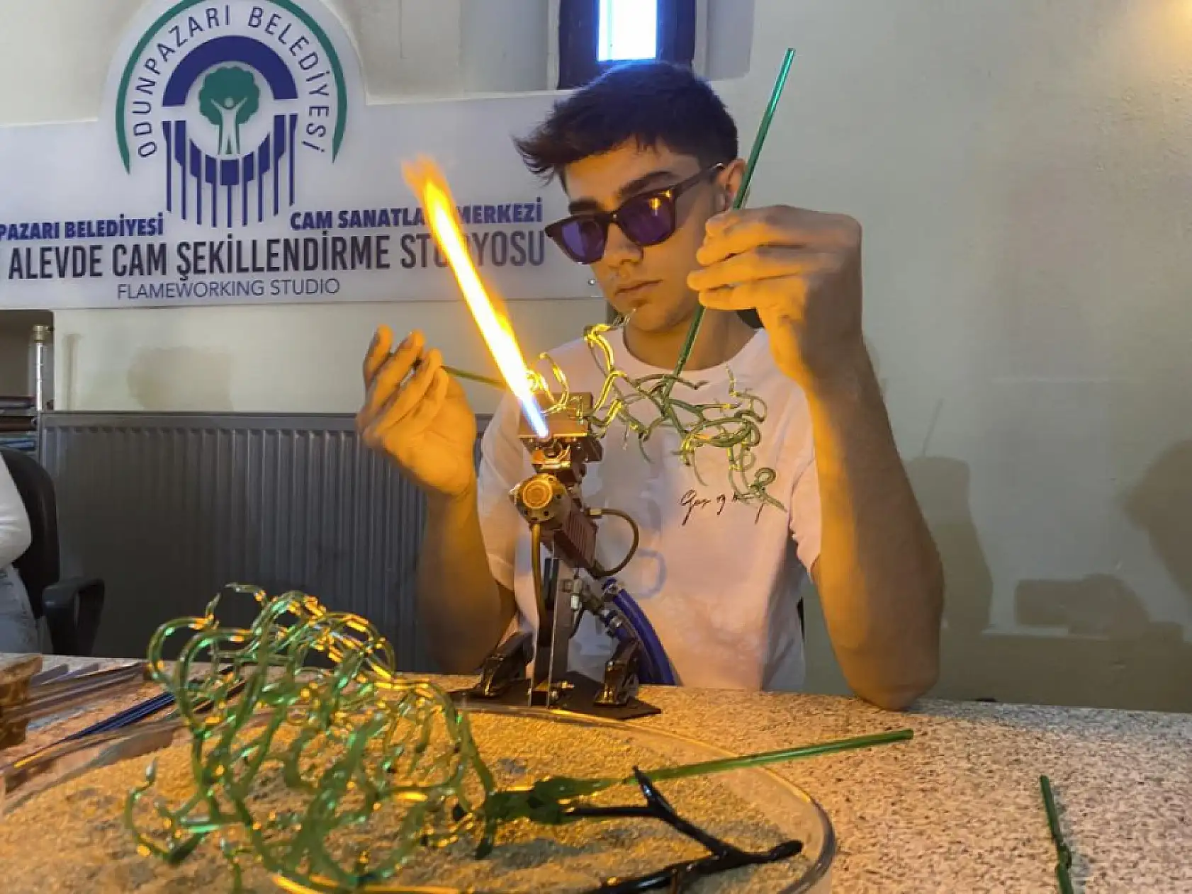 7 yaşında hobi olarak başladığı cam sanatı en büyük tutkusu haline geldi