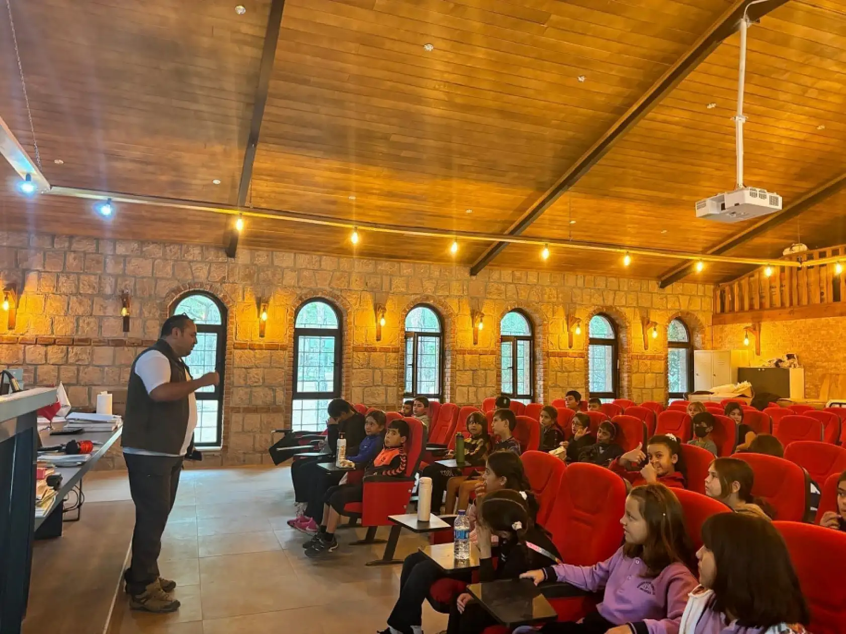 Doğa korumadan Datça'da öğrencilere tabiat eğitimi