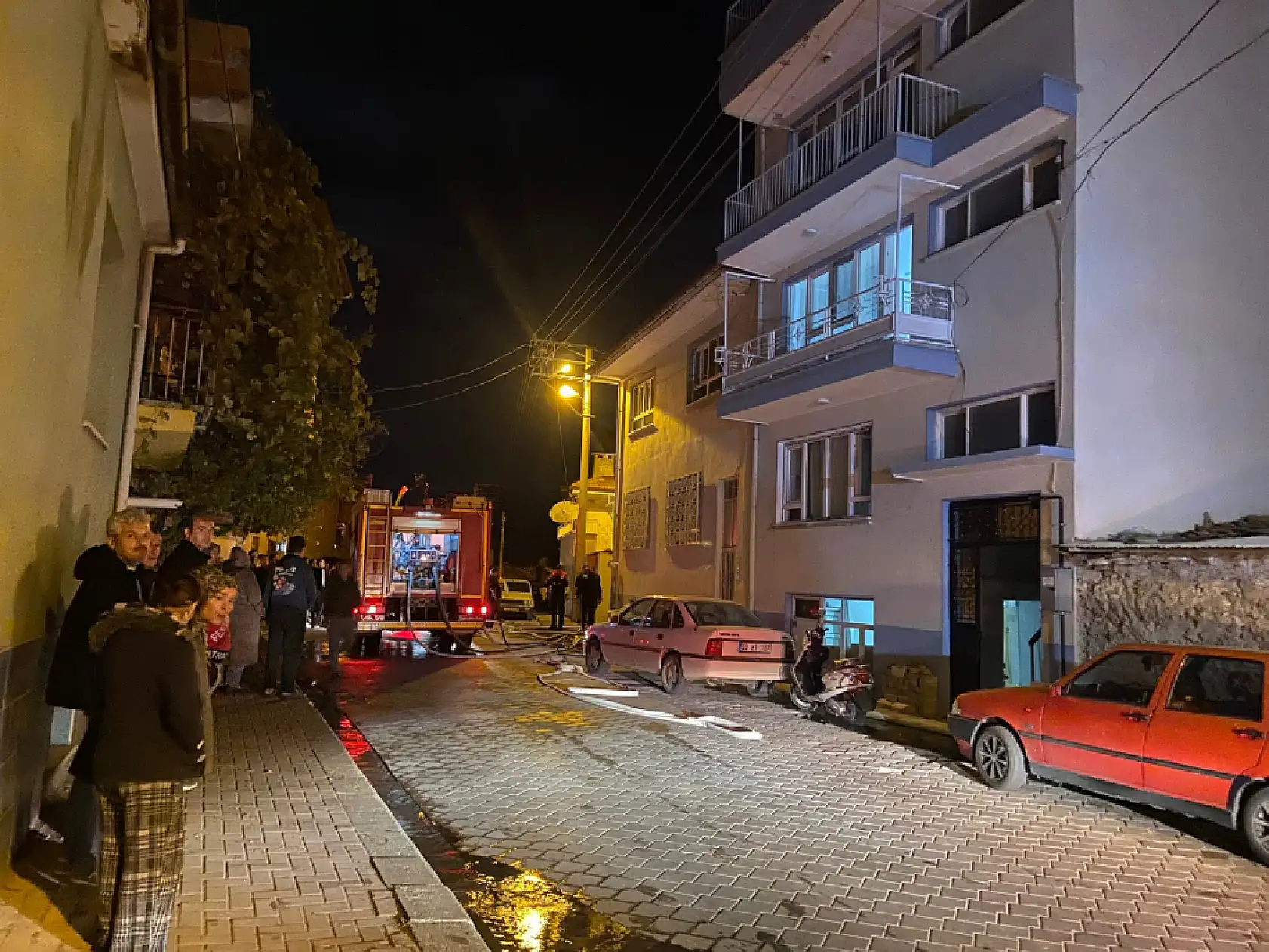 Yaşlı adam yanmaktan son anda kurtarıldı