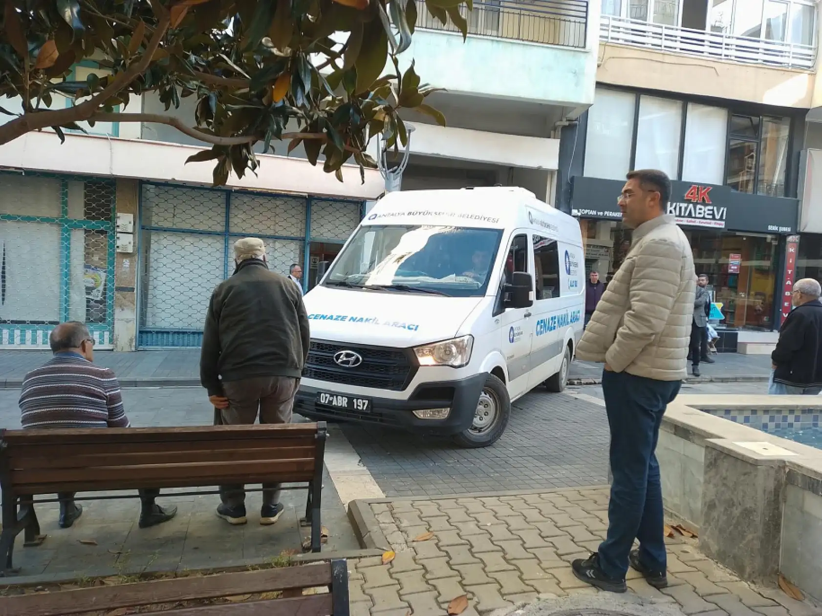 53 yaşındaki kadın sokakta ölü bulundu